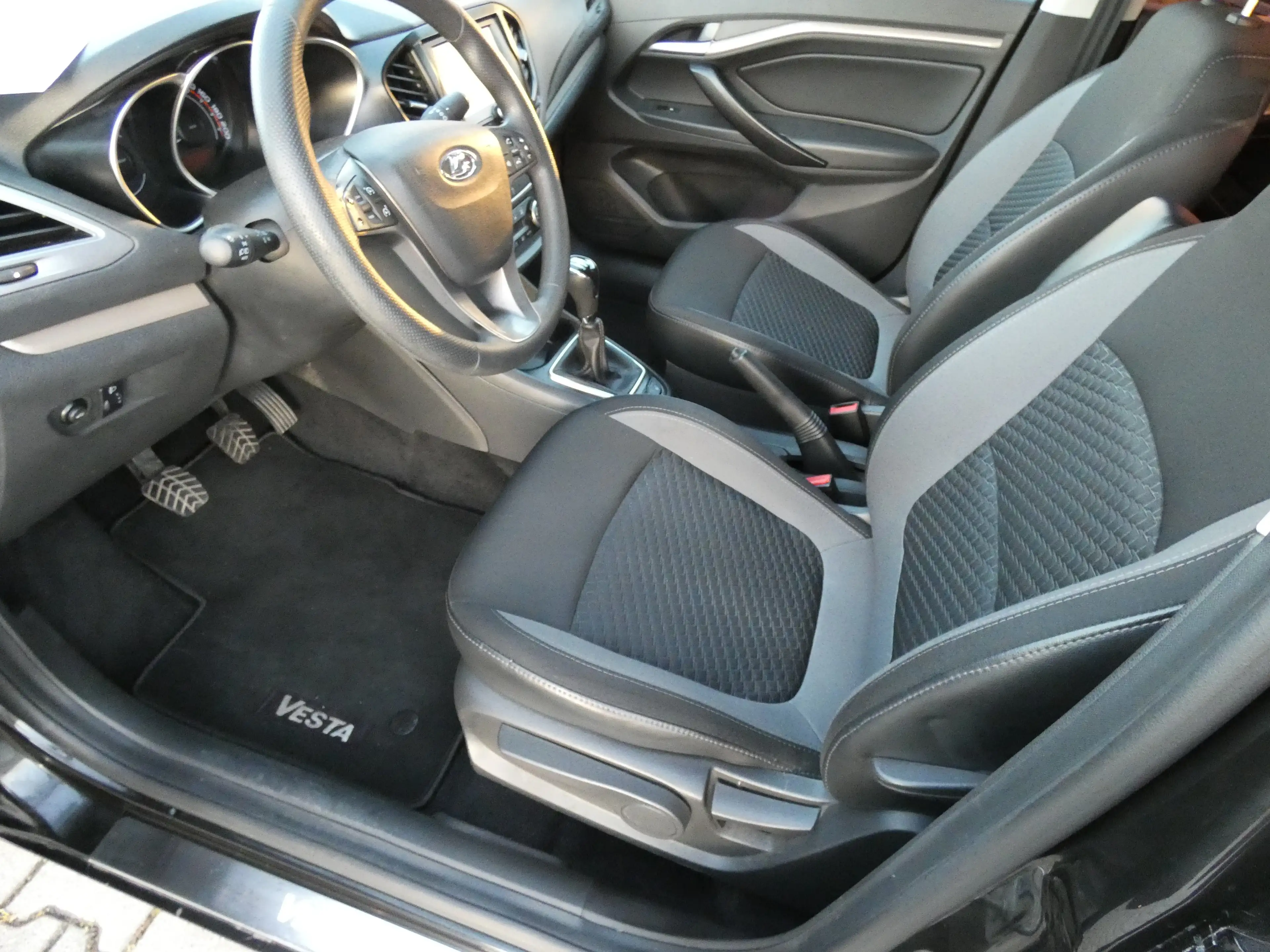 Lada Vesta 1.6 Luxus MT 16" WR/SR, PDC, Navi, Standheizung — photo 9