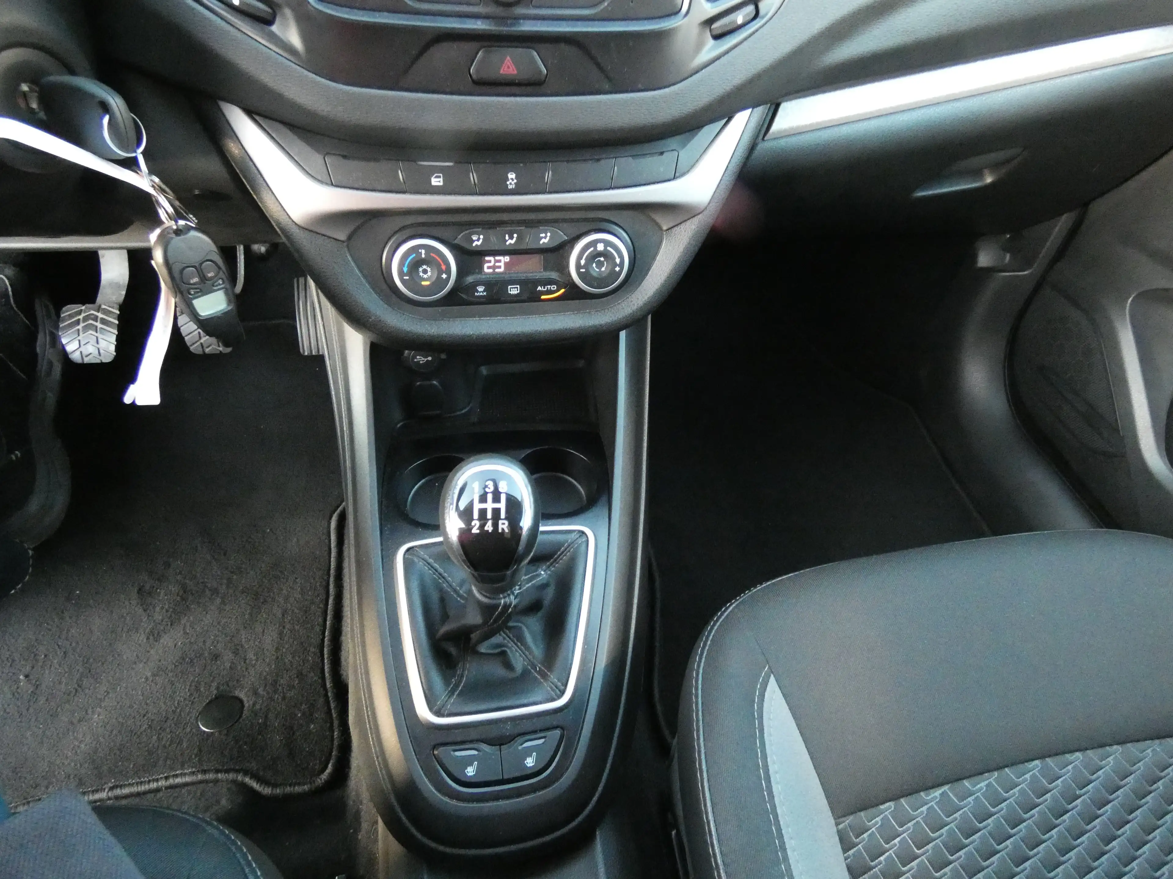 Lada Vesta 1.6 Luxus MT 16" WR/SR, PDC, Navi, Standheizung — photo 13