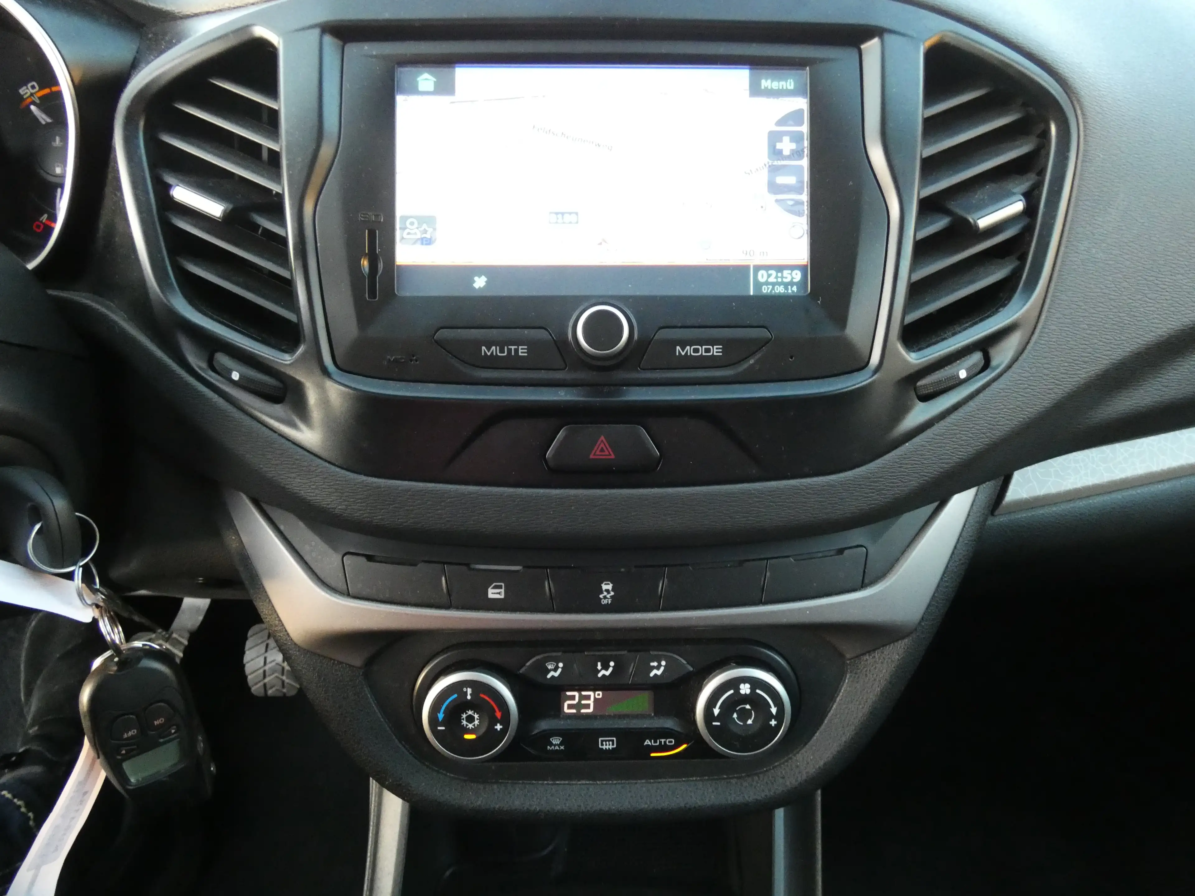 Lada Vesta 1.6 Luxus MT 16" WR/SR, PDC, Navi, Standheizung — photo 11