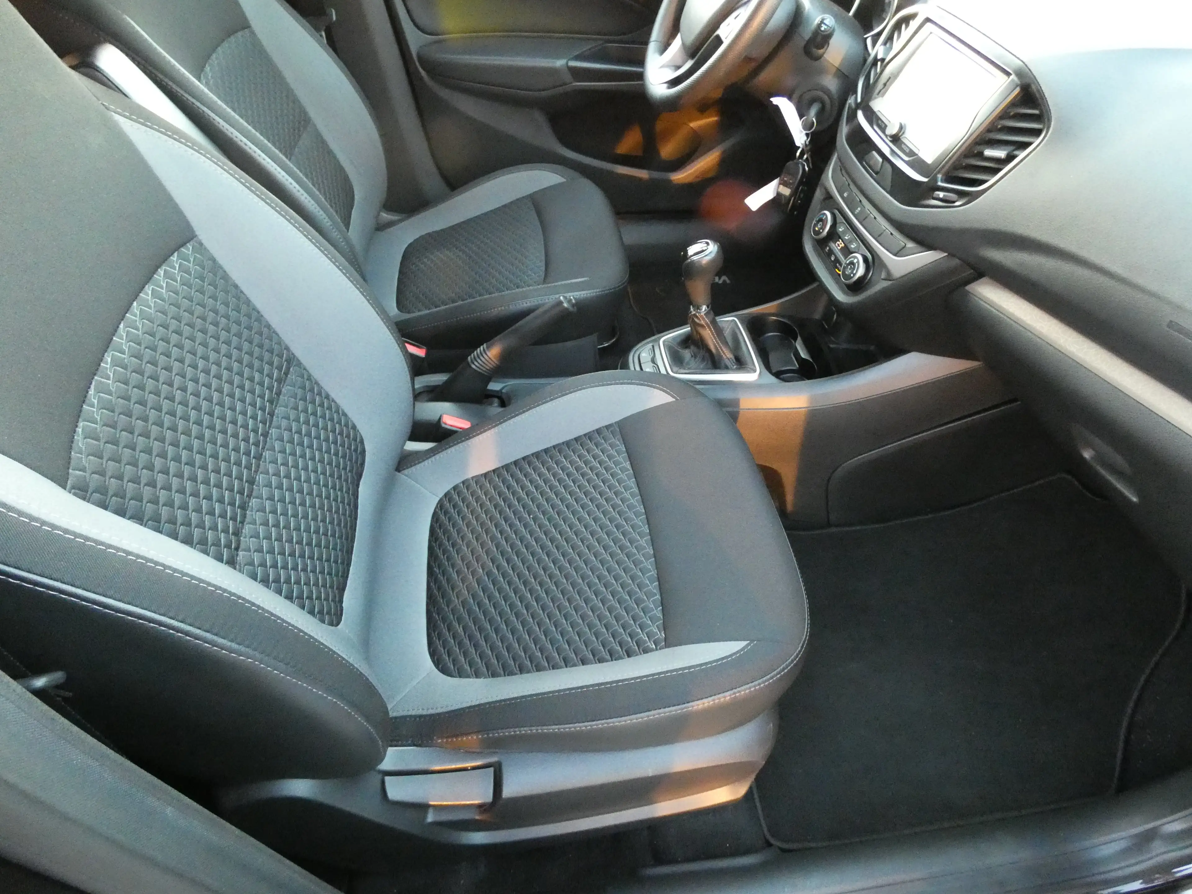 Lada Vesta 1.6 Luxus MT 16" WR/SR, PDC, Navi, Standheizung — photo 15