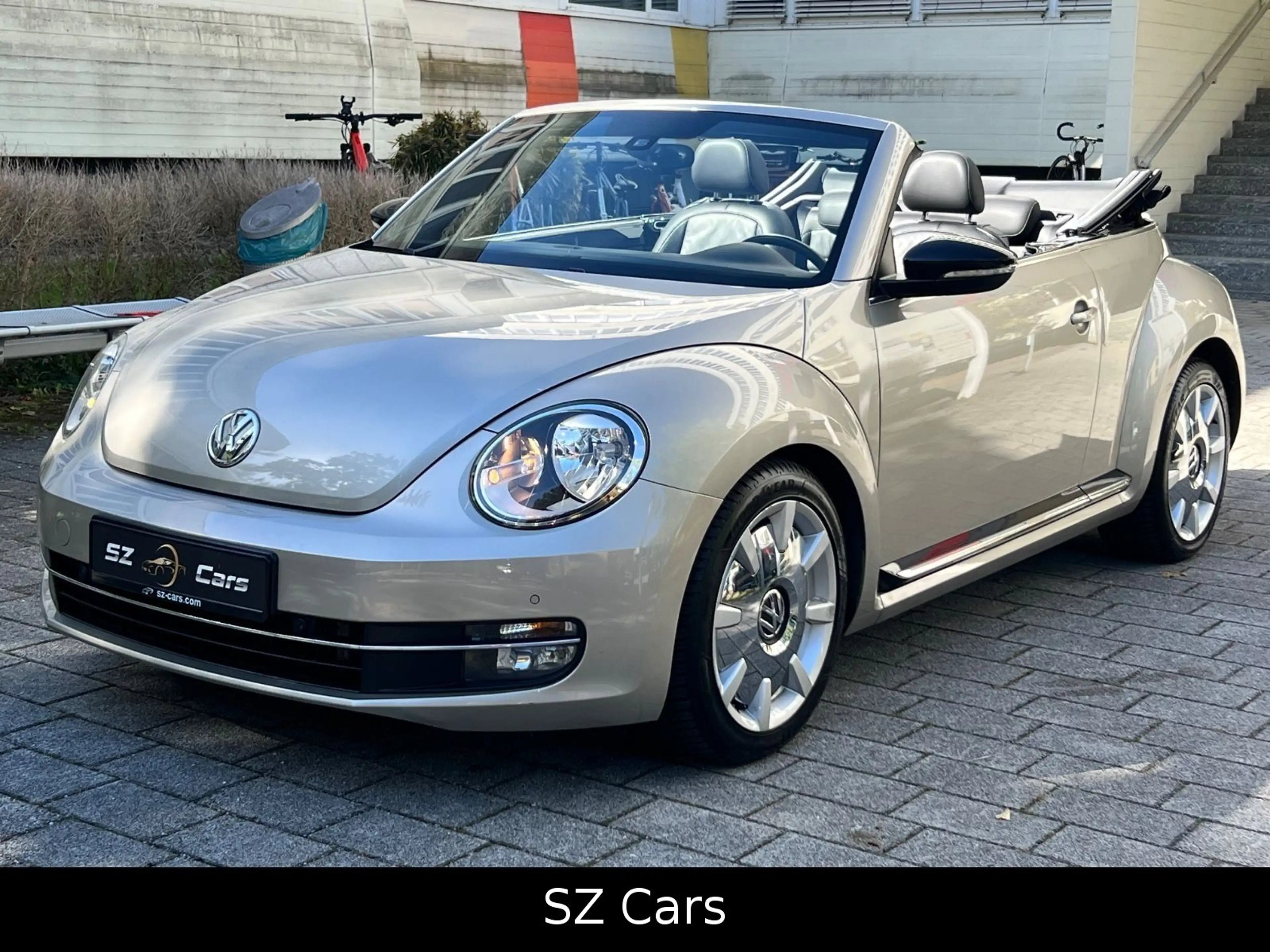 Volkswagen Beetle Cabriolet Sport*Leder*Nav*AUT* — photo 10