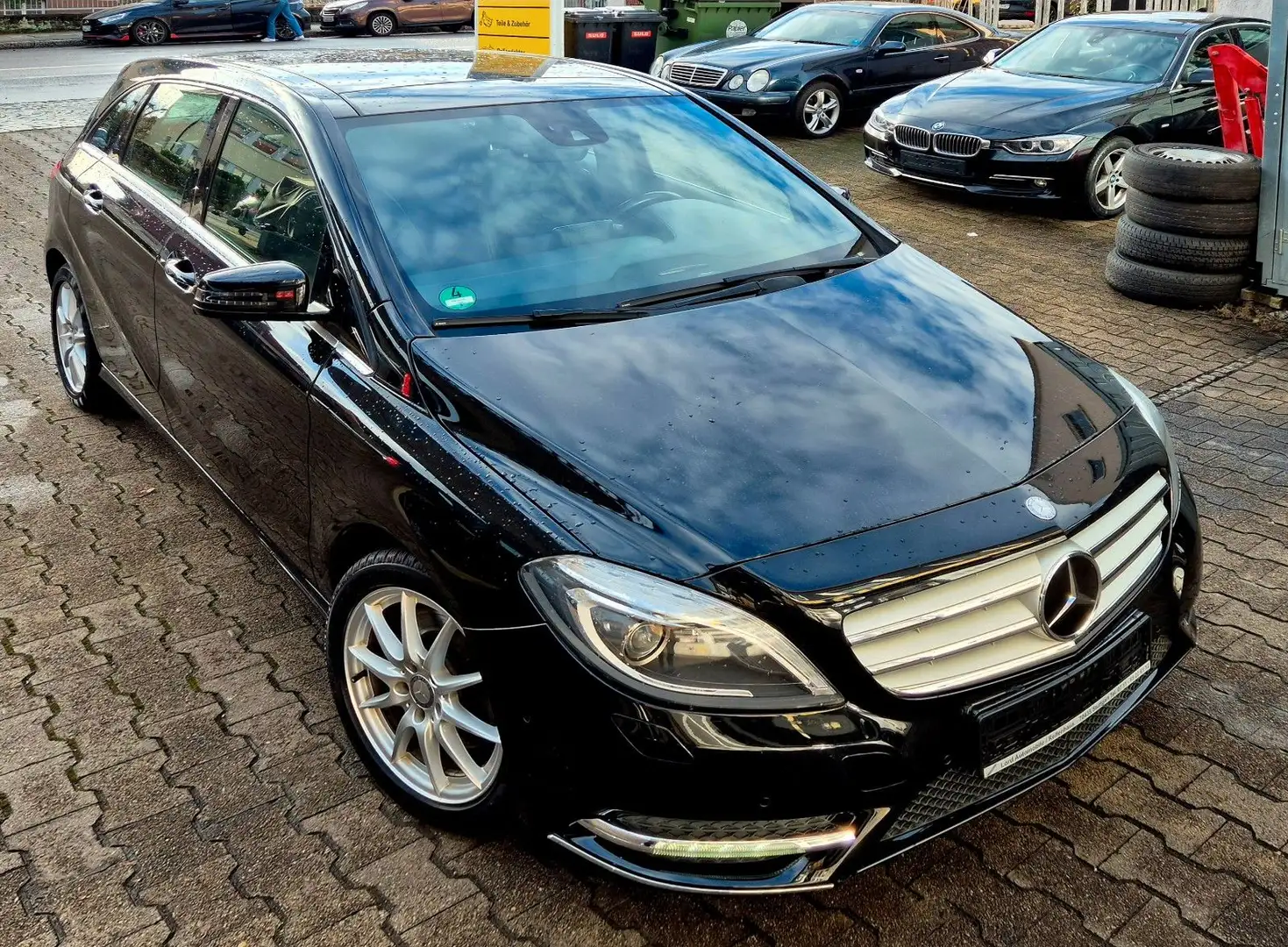 Mercedes-Benz B 250 Leder-Panorama-Navi-Kamera-Insp.Neu! Noir - 1