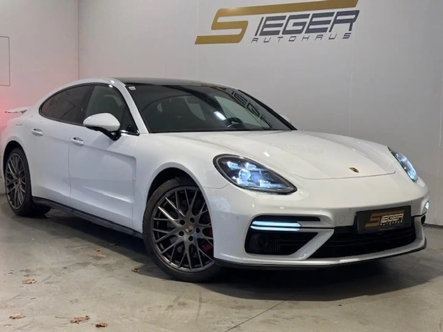 Porsche Panamera Turbo Aut. Blanc - 1