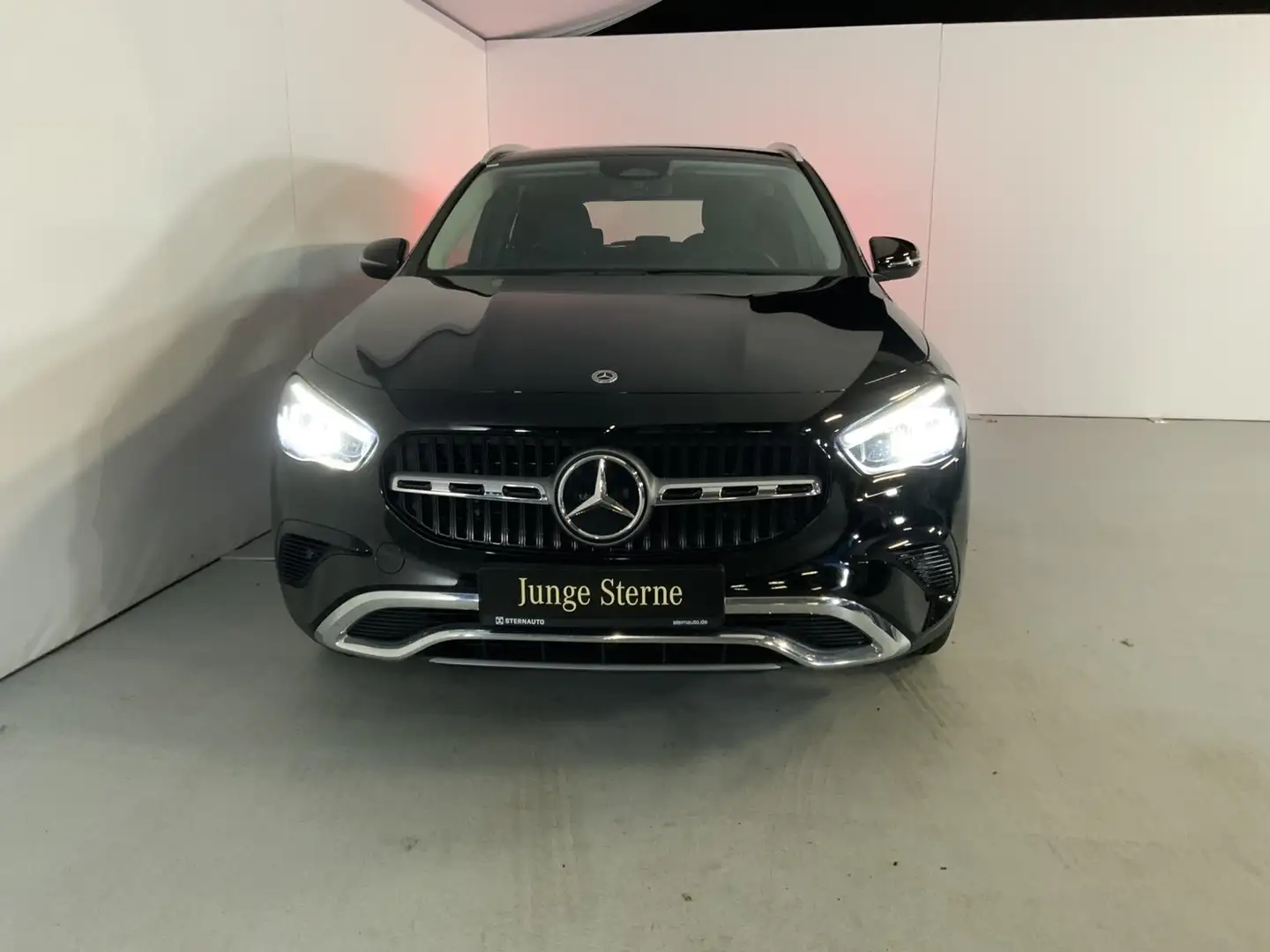 Mercedes-Benz GLA 220 GLA 220 d 4M Prog AHK WinterPak AppleCarPlay Navi Schwarz - 2