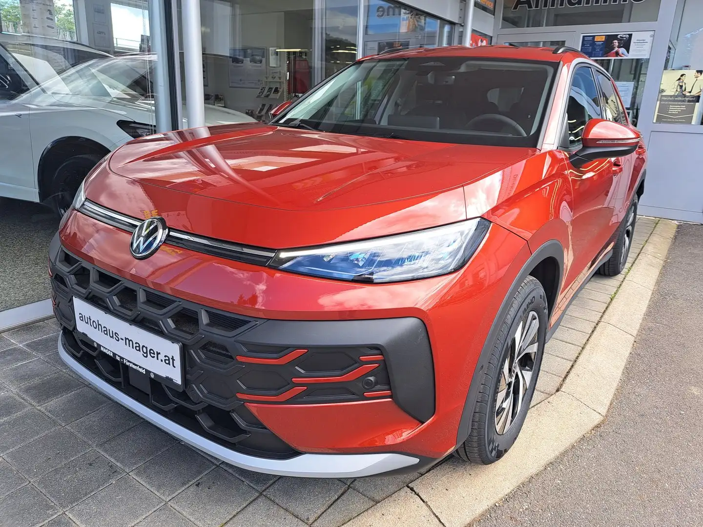 Volkswagen T-Roc Life eTSI DSG Rot - 1