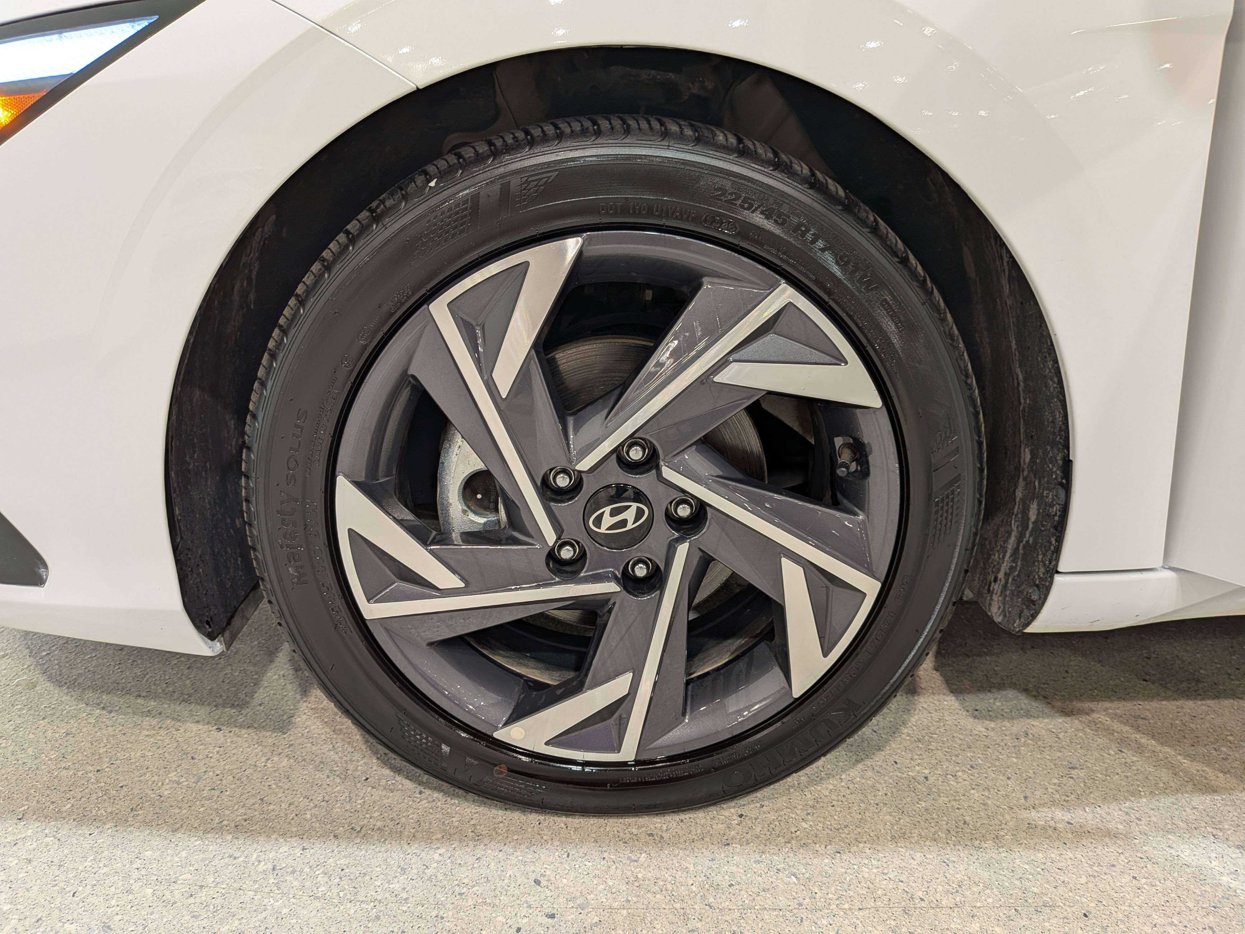 Hyundai Elantra 2025