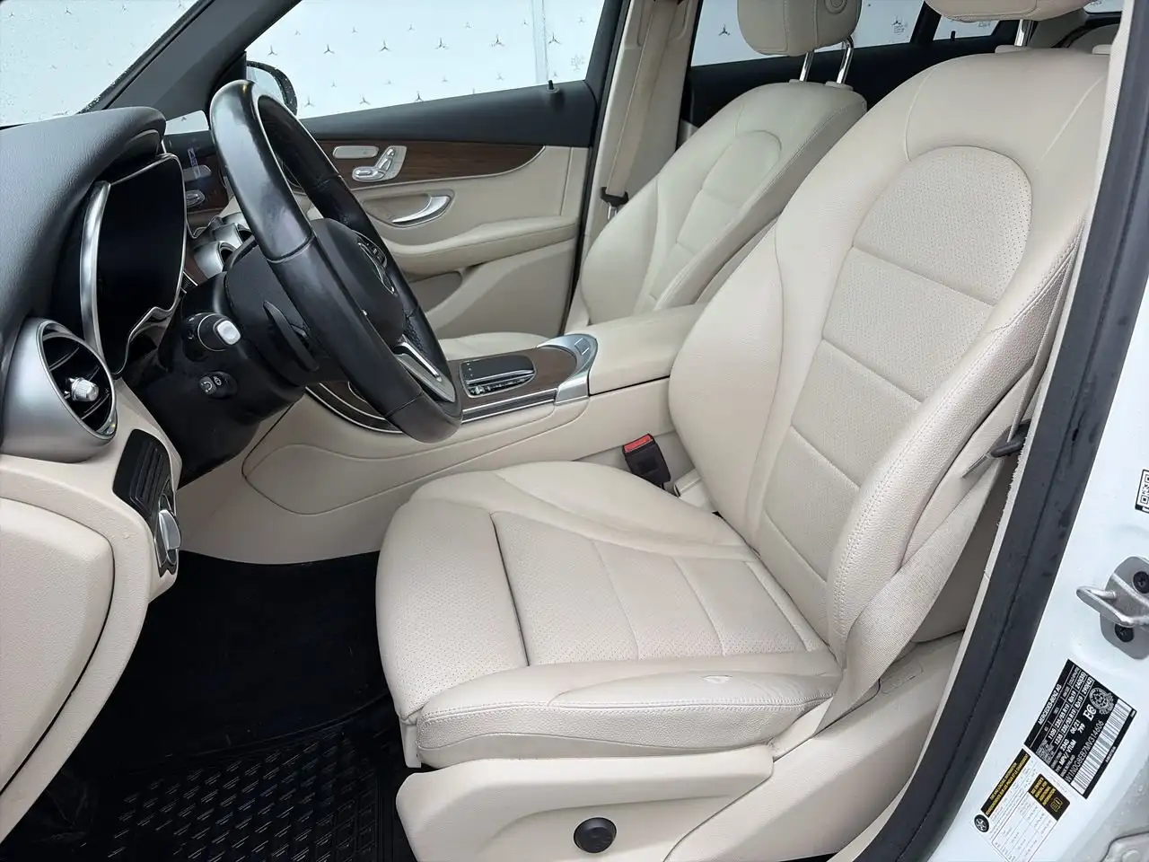 Mercedes-Benz GLC снимка Mercedes-Benz GLC