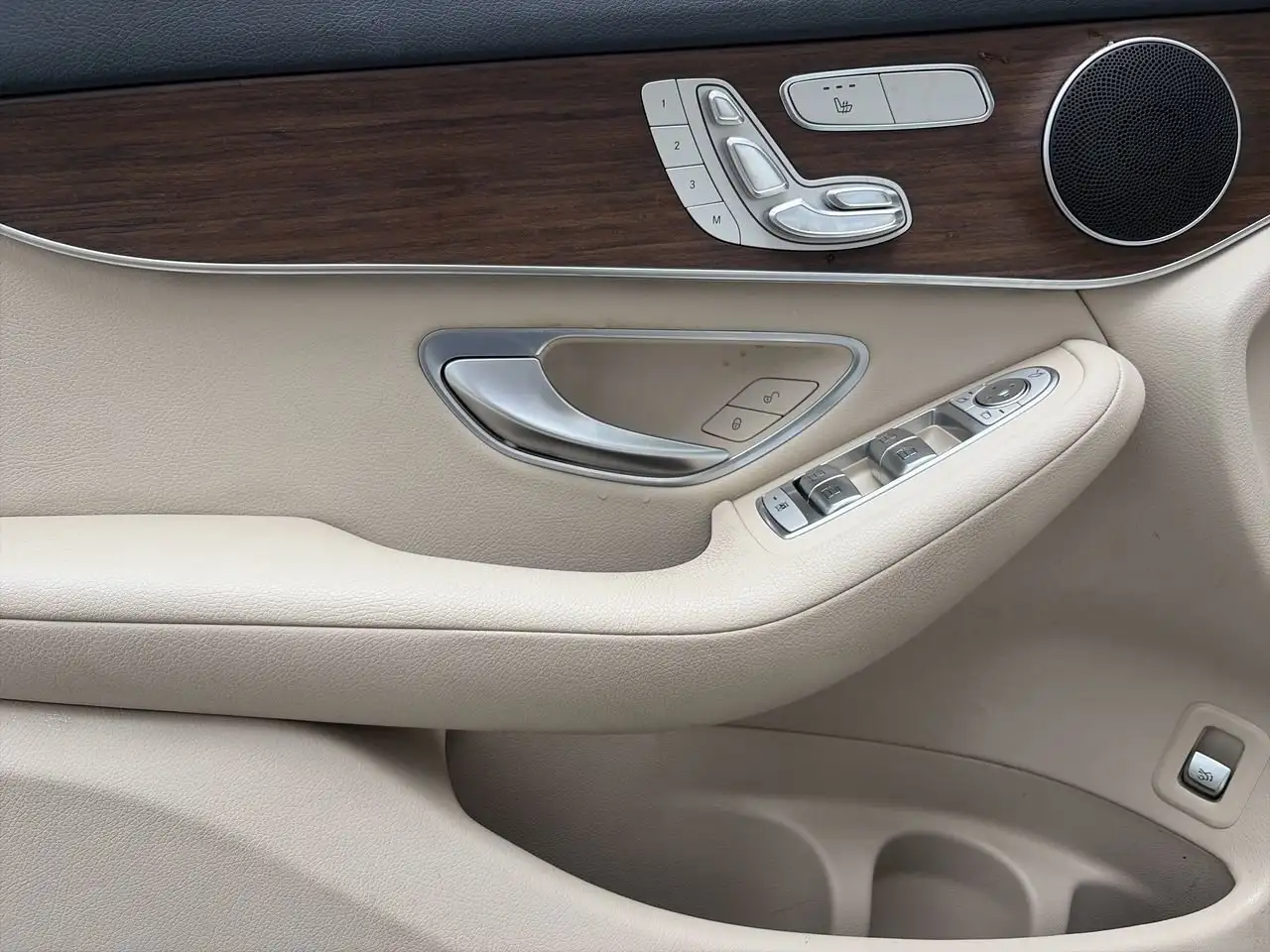 Mercedes-Benz GLC снимка Mercedes-Benz GLC
