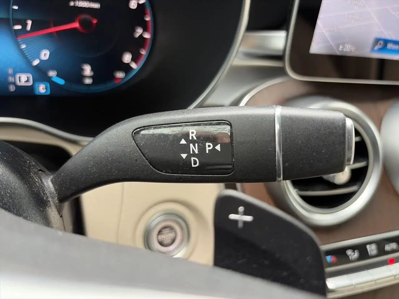 Mercedes-Benz GLC снимка Mercedes-Benz GLC