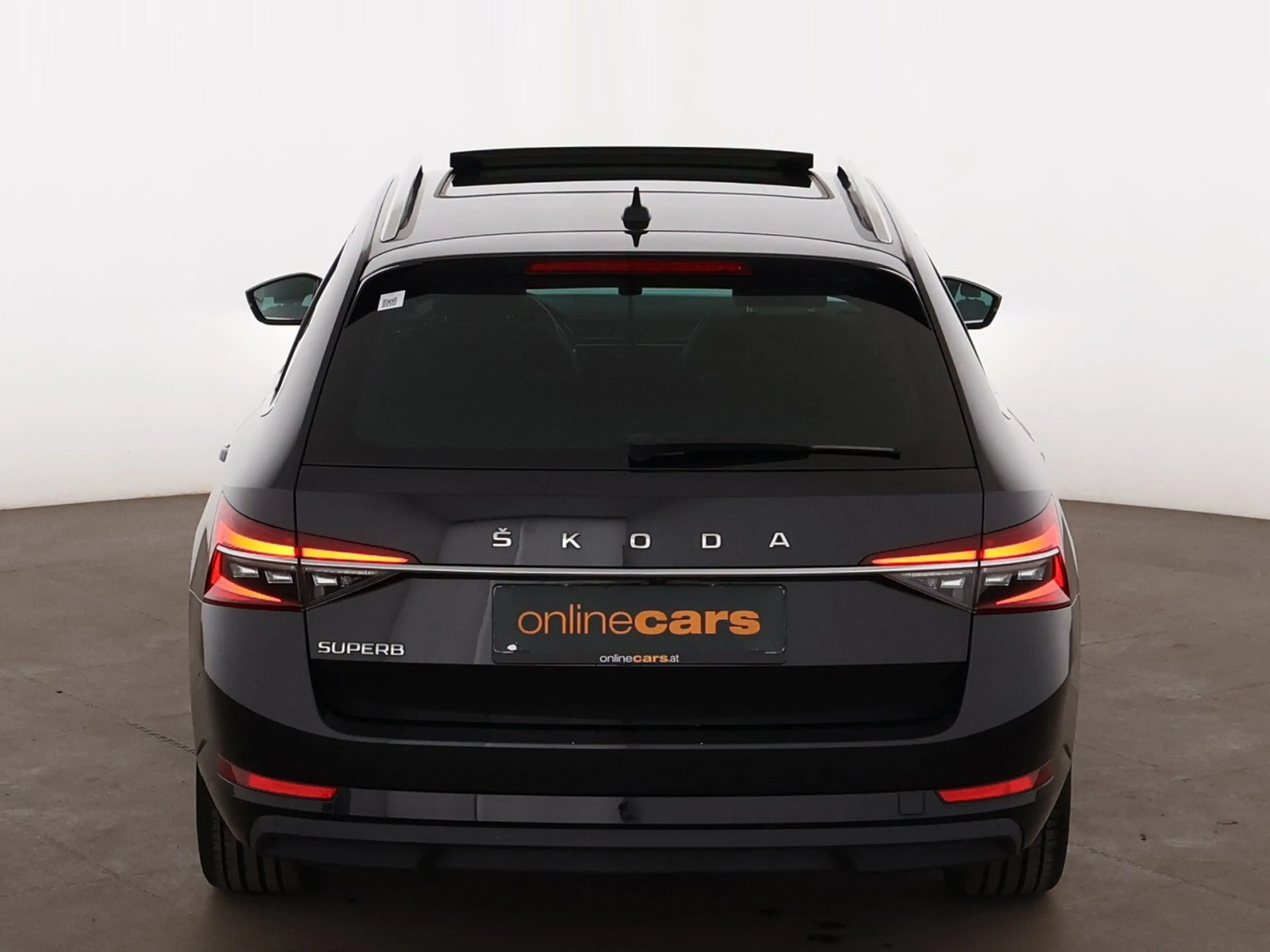 Skoda Superb Combi 2.0 TDI Premium Edition Aut MATRIX — photo 8