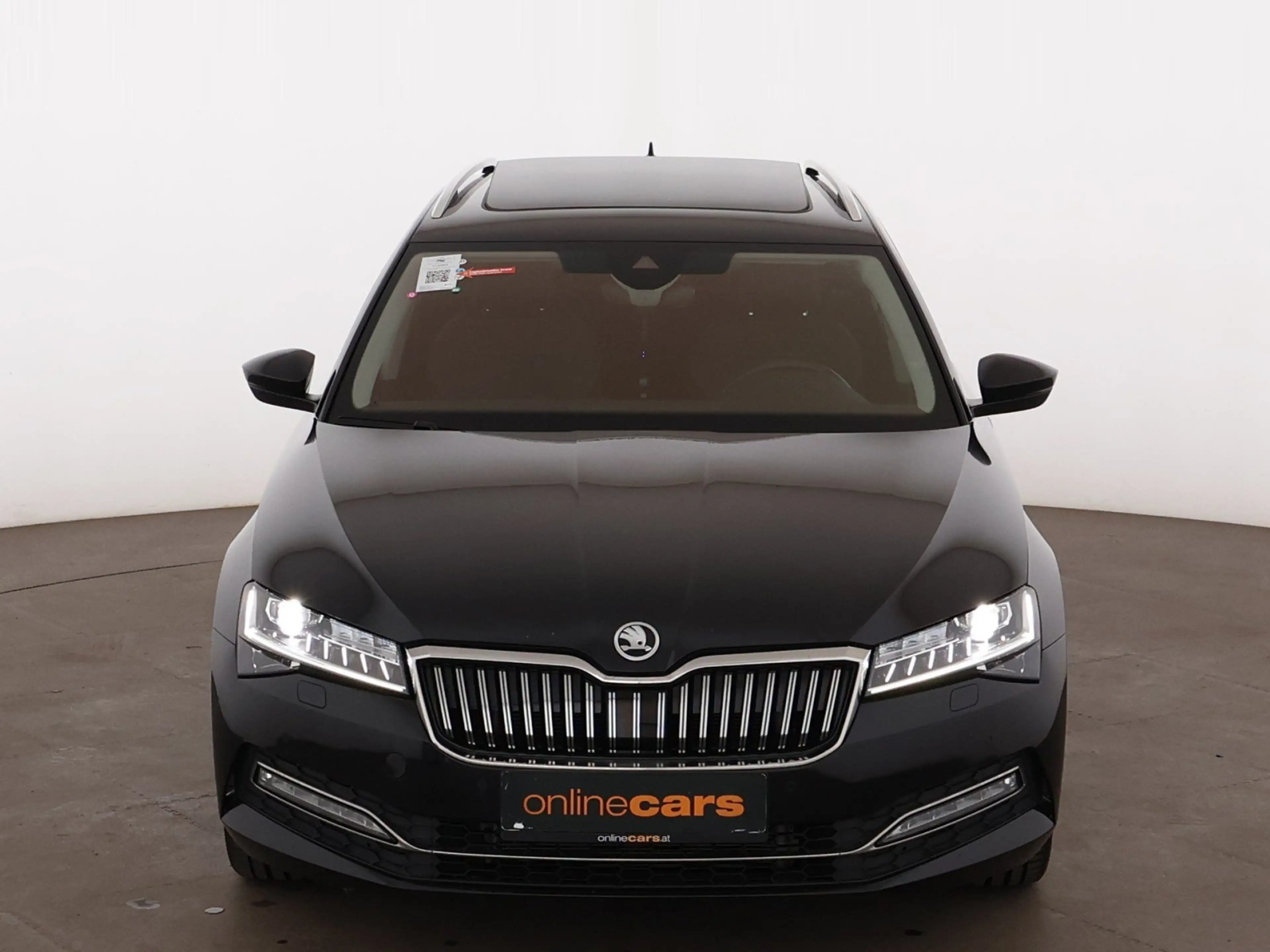 Skoda Superb Combi 2.0 TDI Premium Edition Aut MATRIX — photo 4
