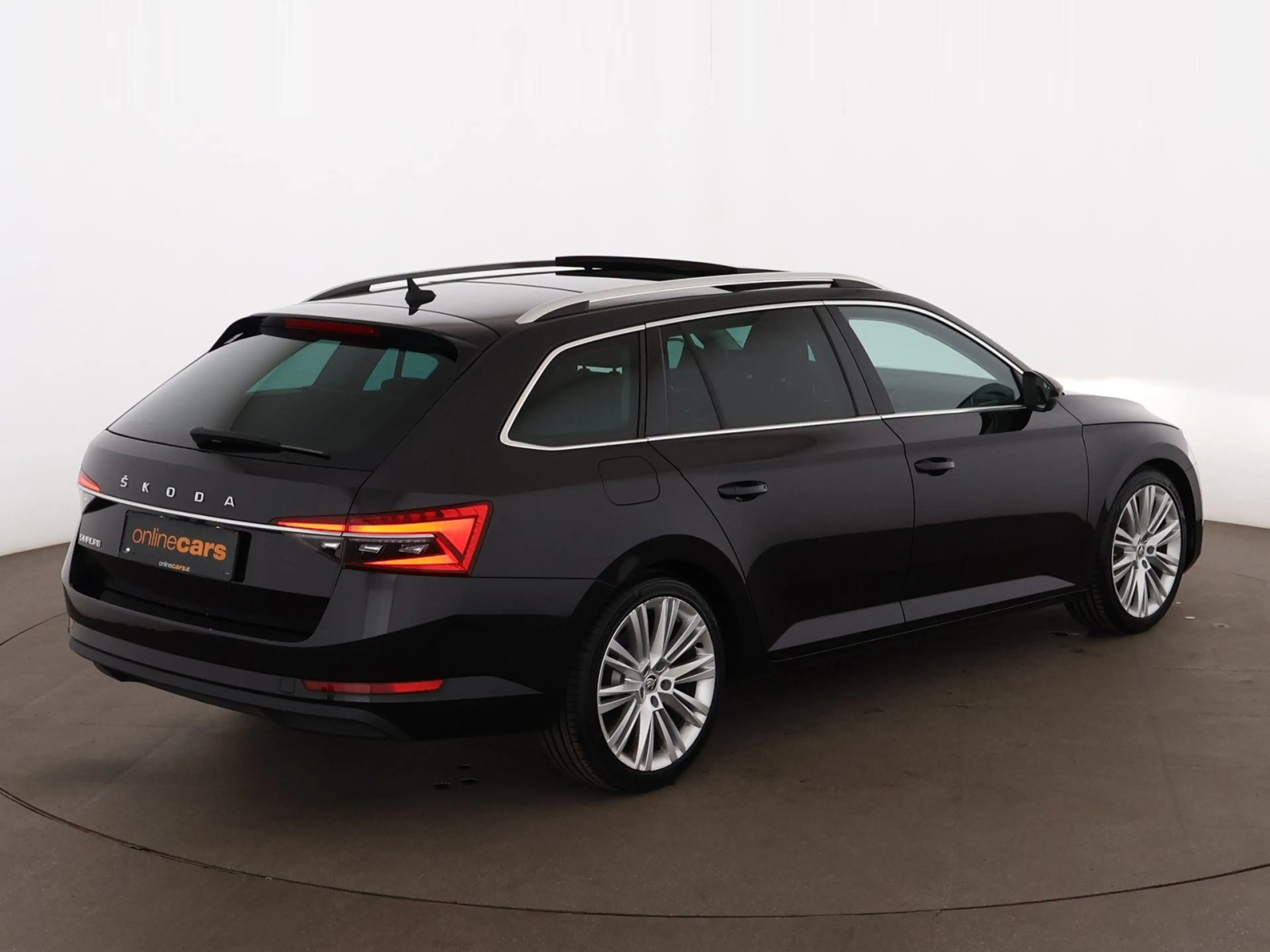 Skoda Superb Combi 2.0 TDI Premium Edition Aut MATRIX — photo 9