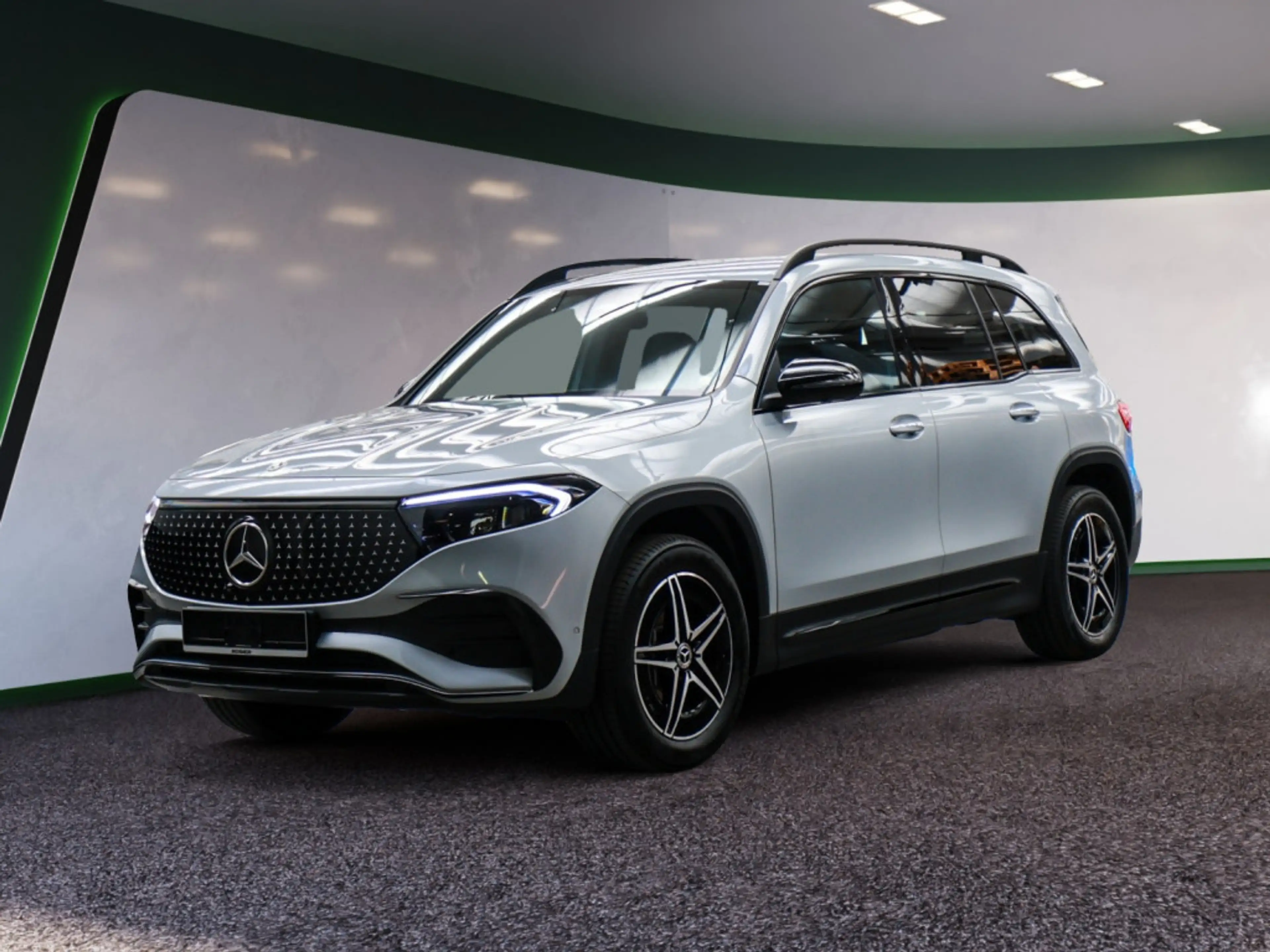 Mercedes-Benz EQB 350 4M AMG Sport Premium 7-Sitzer NIGHT — photo 2