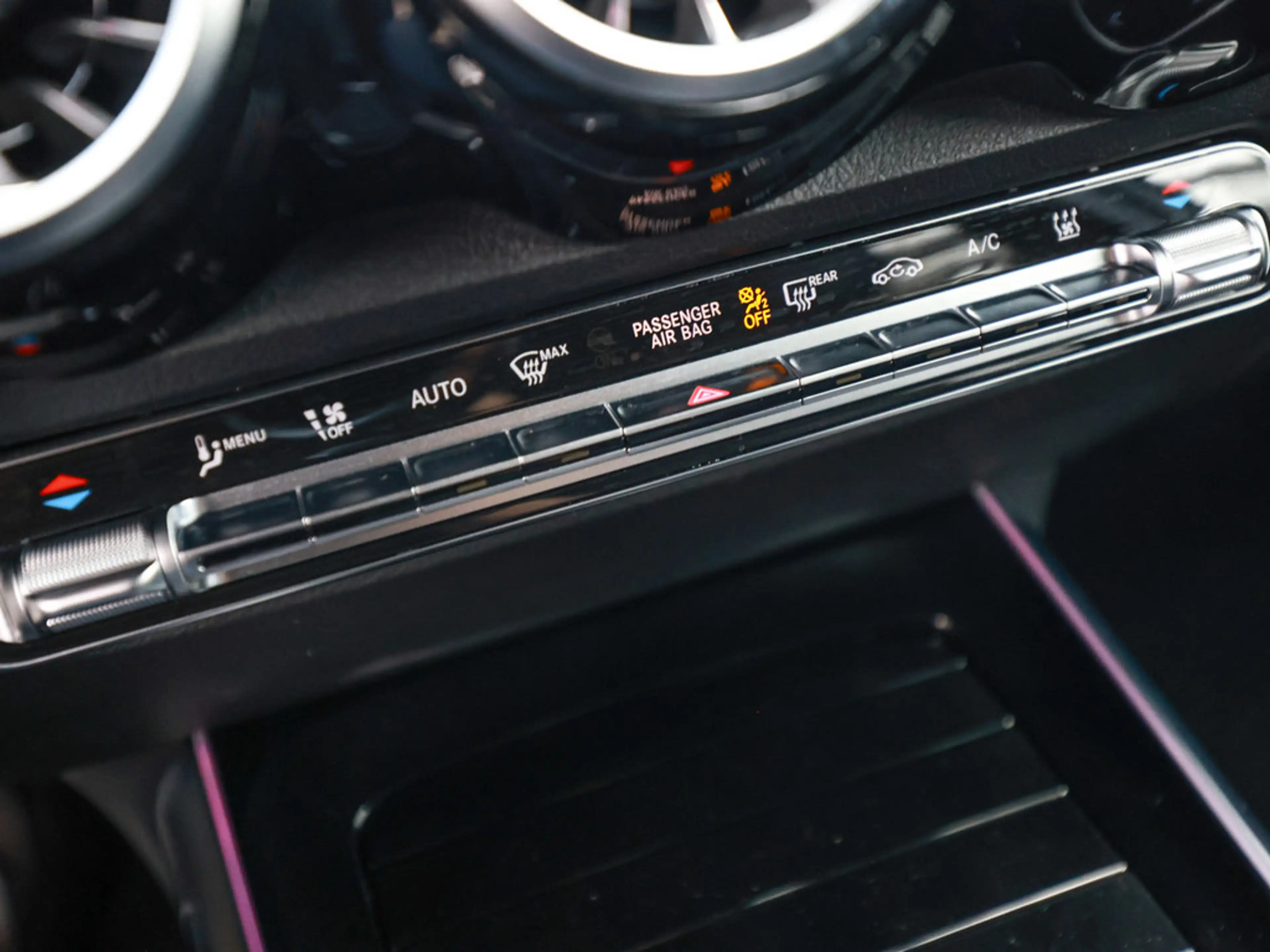 Mercedes-Benz EQB 350 4M AMG Sport Premium 7-Sitzer NIGHT — photo 15