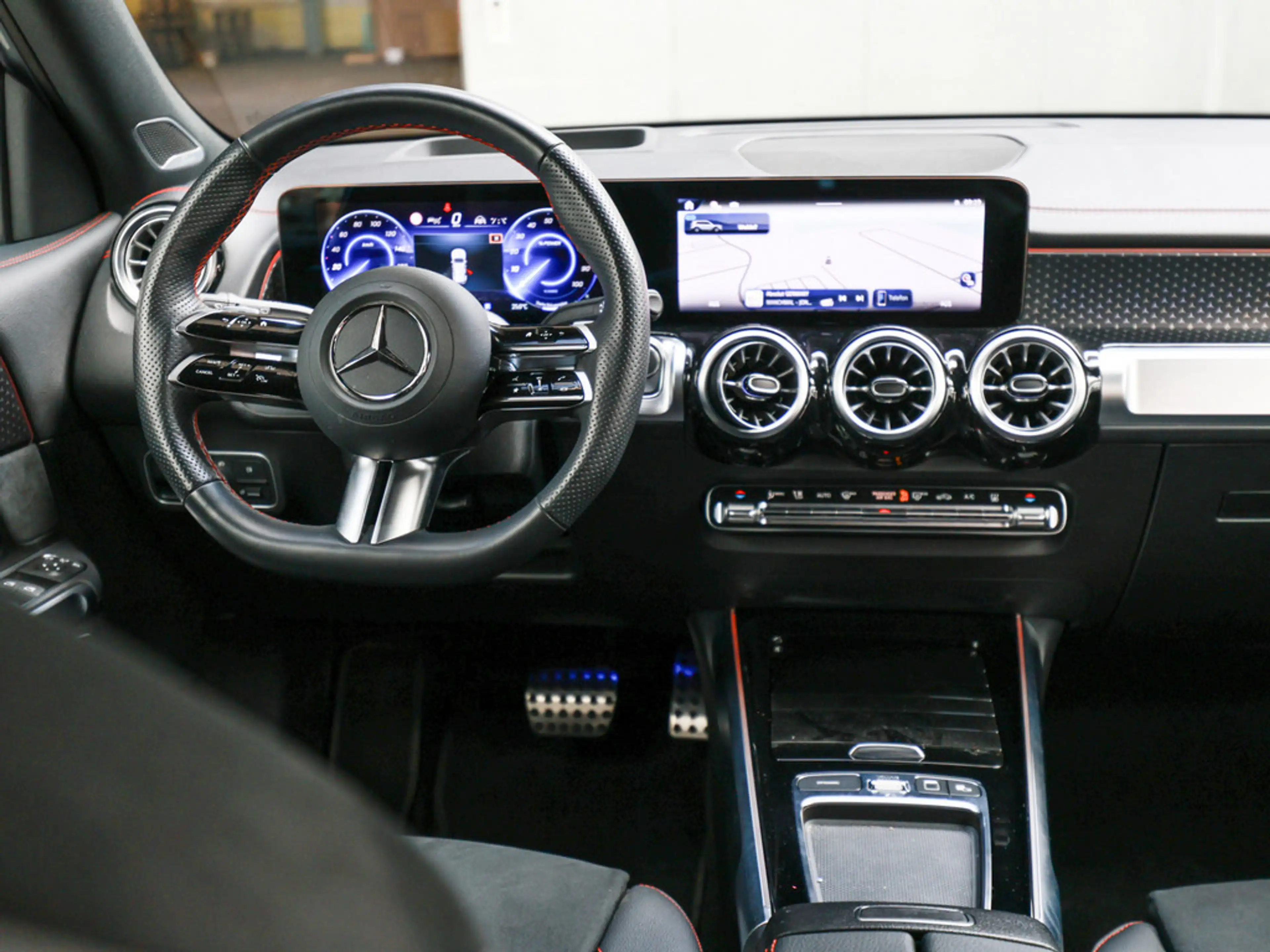 Mercedes-Benz EQB 350 4M AMG Sport Premium 7-Sitzer NIGHT — photo 11