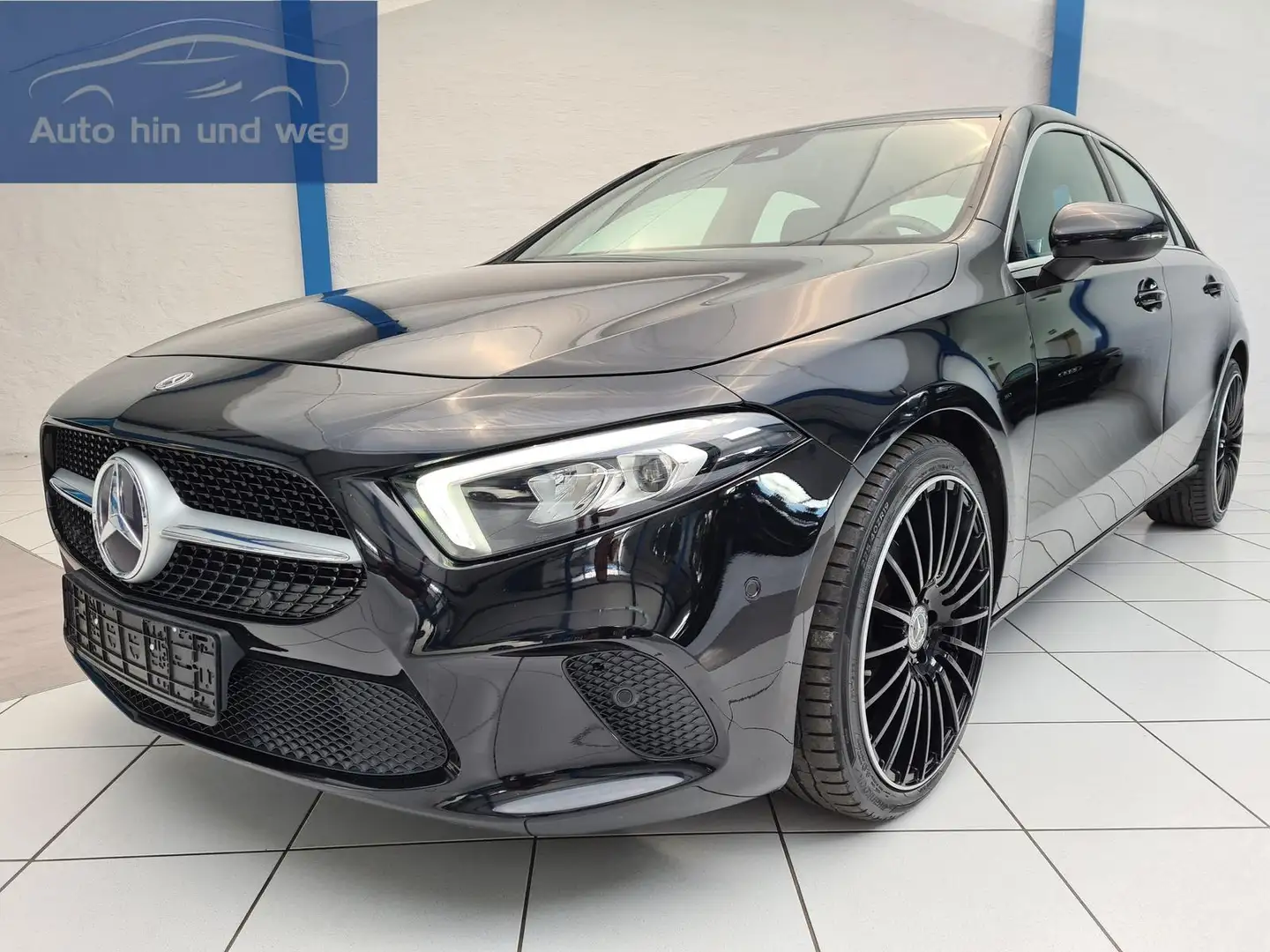 Mercedes-Benz A 180 d Limousine | SHZ | 19 Zoll | LED | NAVI Schwarz - 1