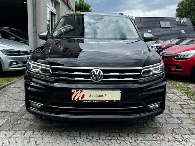 Volkswagen Tiguan Allspace view 3