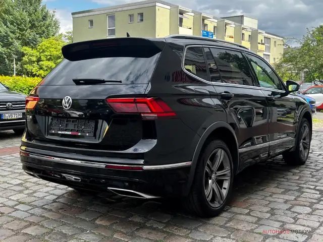 Volkswagen Tiguan Allspace view 6