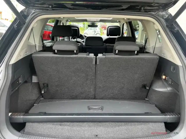 Volkswagen Tiguan Allspace view 14