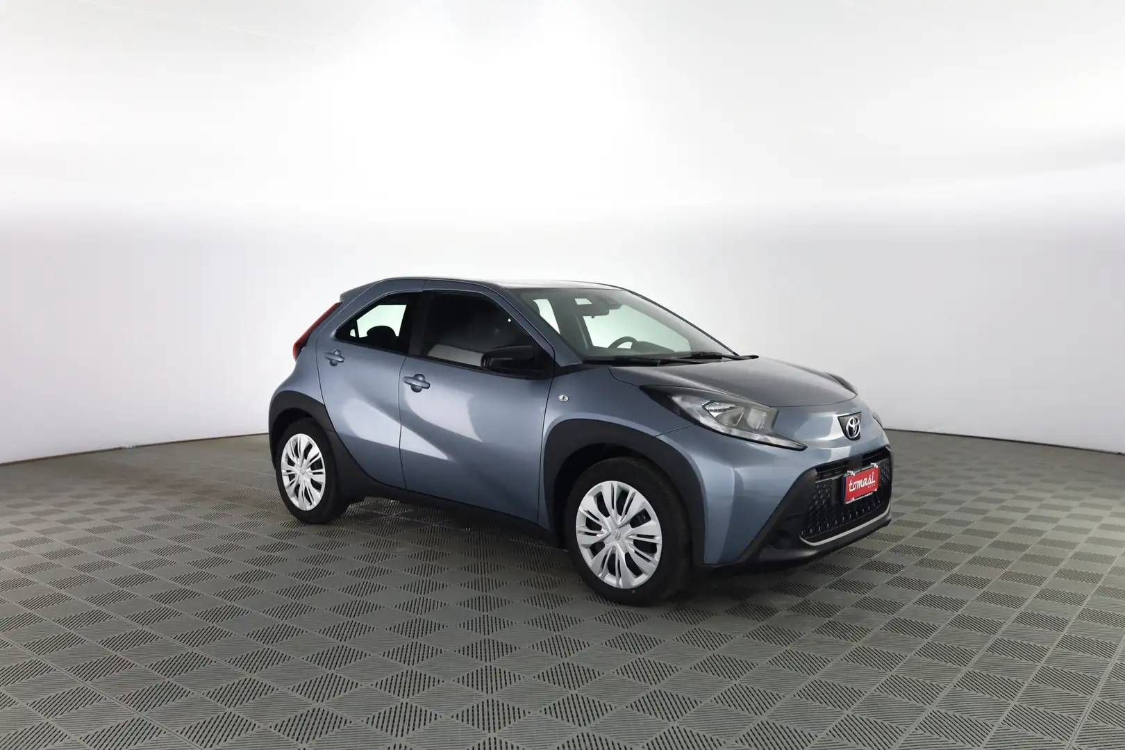 Toyota Aygo X Aygo X 1.0 VVT-i 72 CV 5 porte Active S-CVT Grau - 2