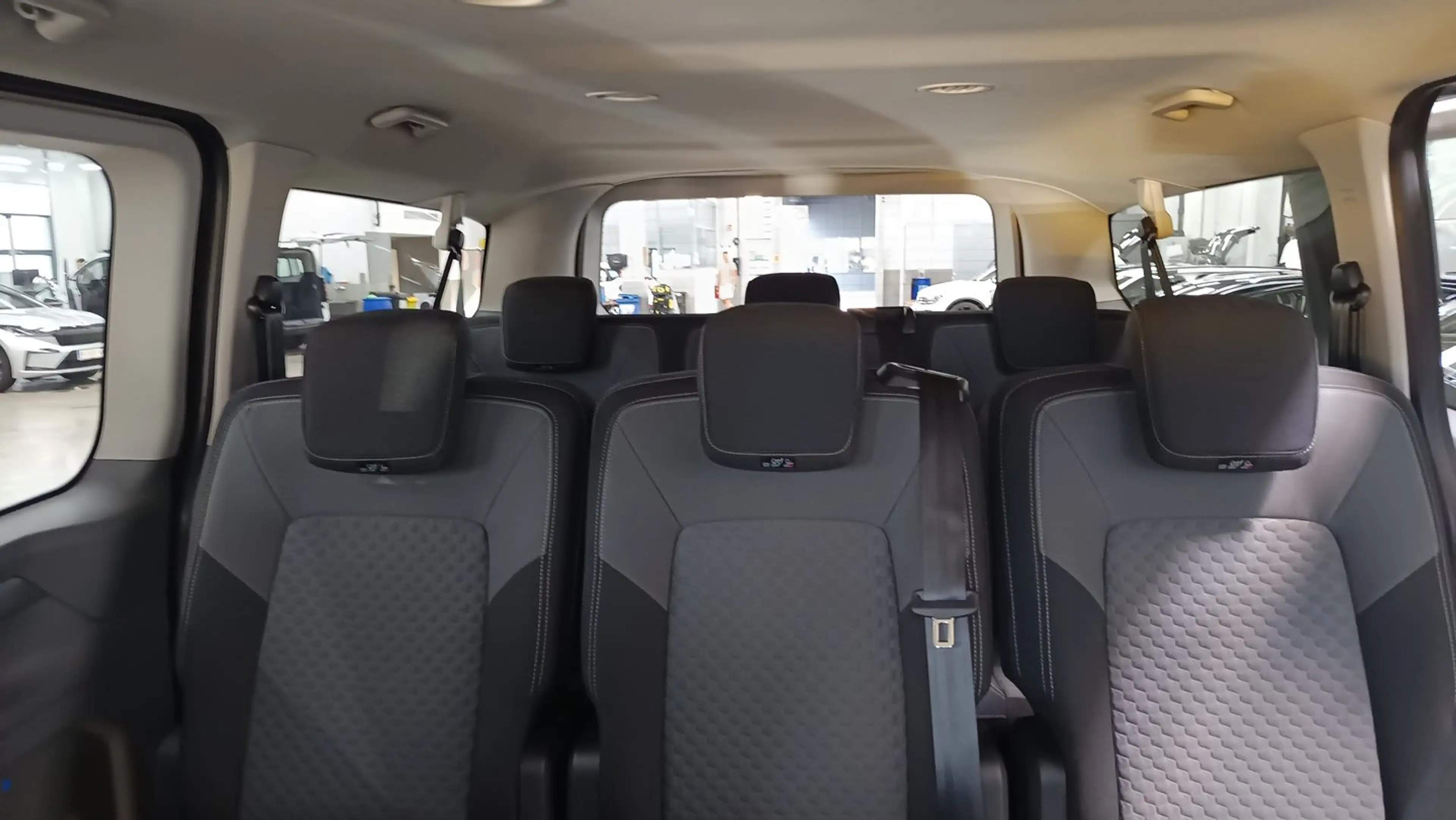 Volkswagen T7 Caravelle VW T7 Caravelle Life LR TDI 4MOTION — photo 14