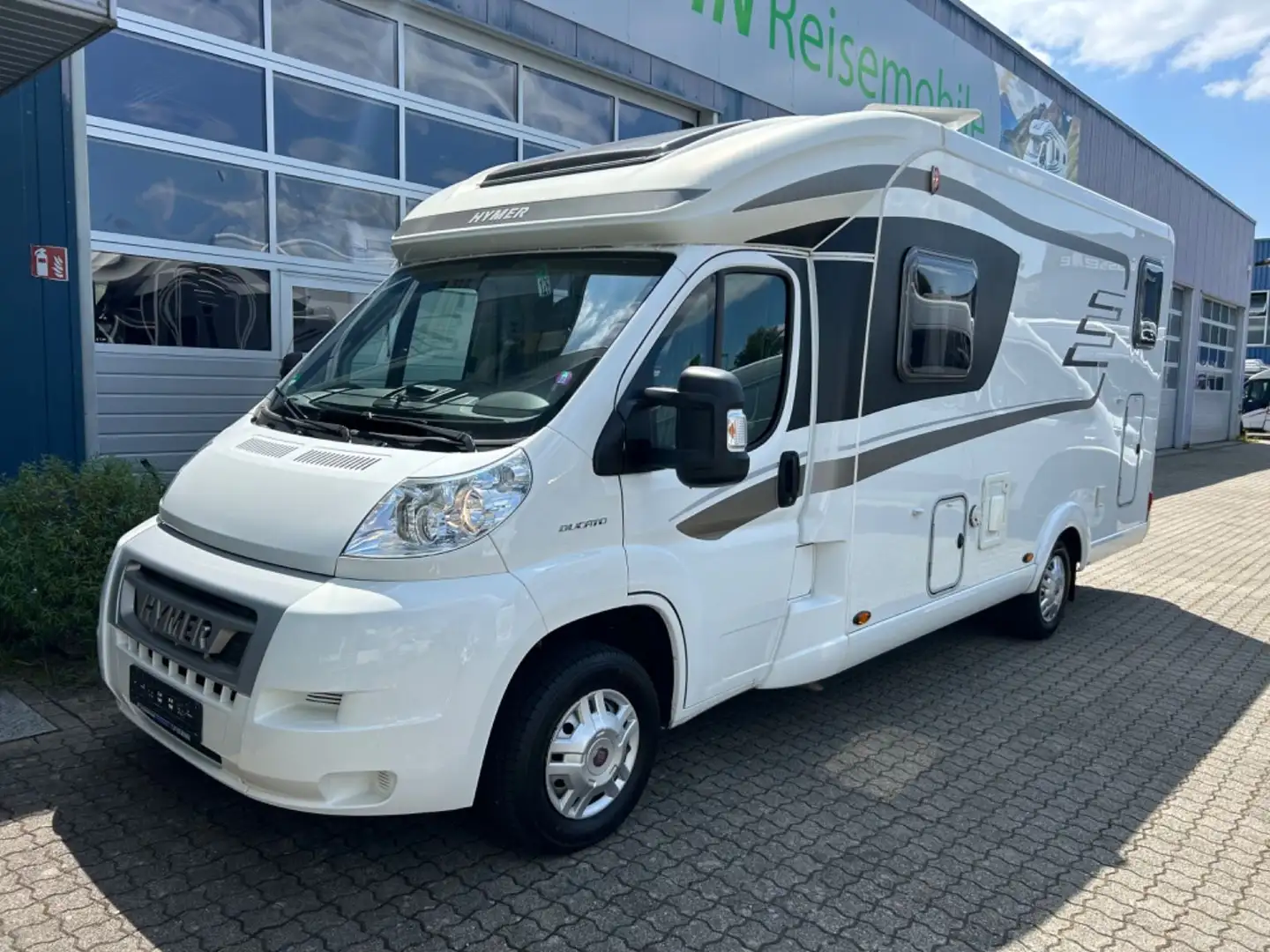 Hymer/Eriba Tramp 578 CL /Markise /TV+SAT /Längsbett/AHK/Cam Weiß - 1