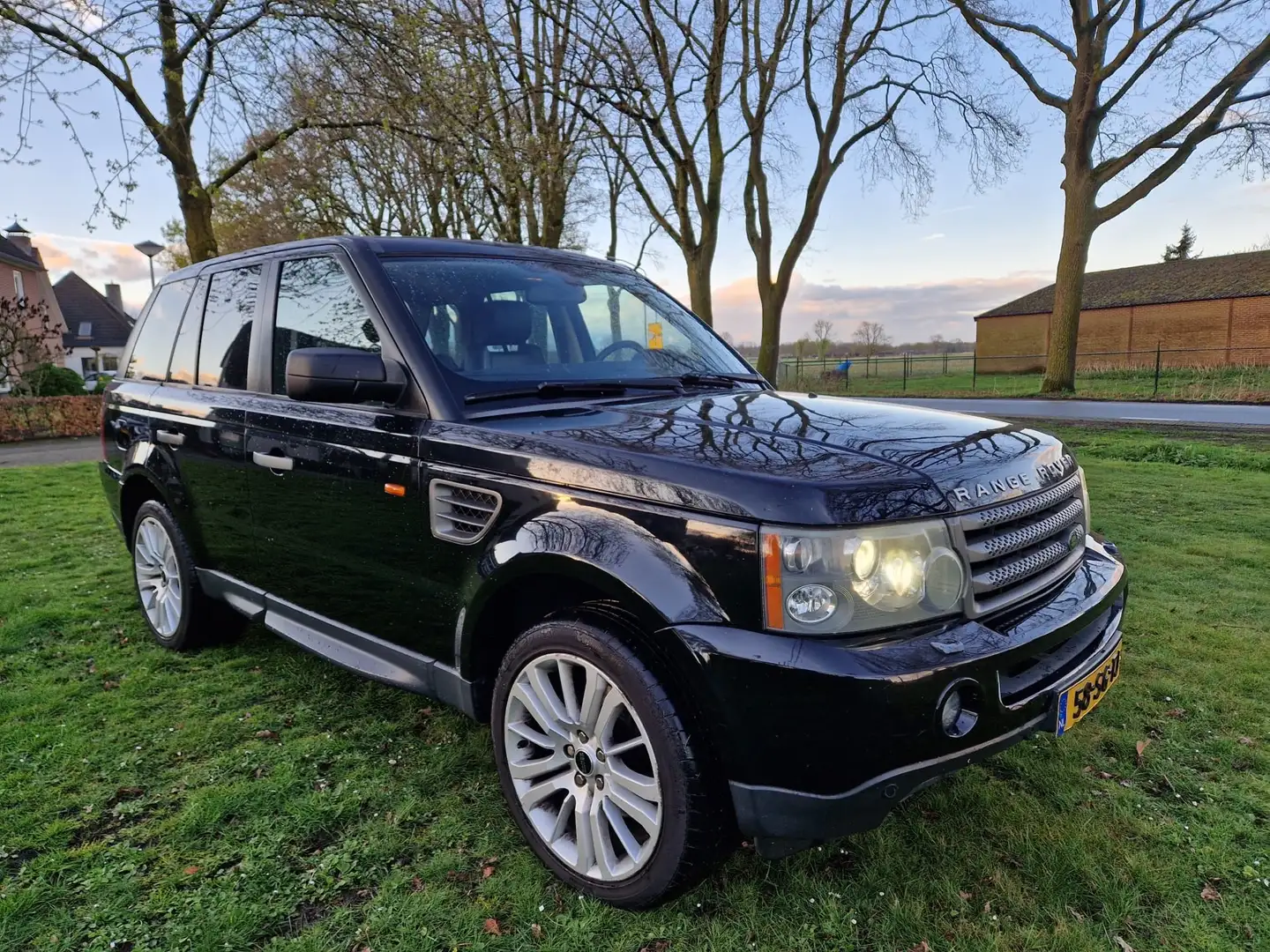 Land Rover Range Rover Sport 4.4 V8 HSE Zwart - 2