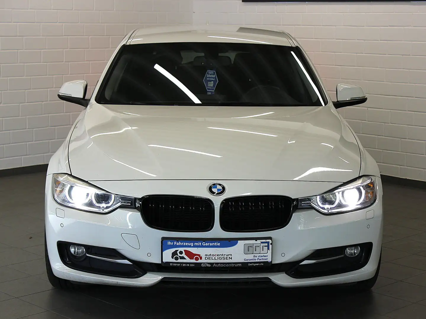 BMW 316 i 1.6 Sport Steptronic M-Sportfahrwerk Bi-Xenon Blanc - 2