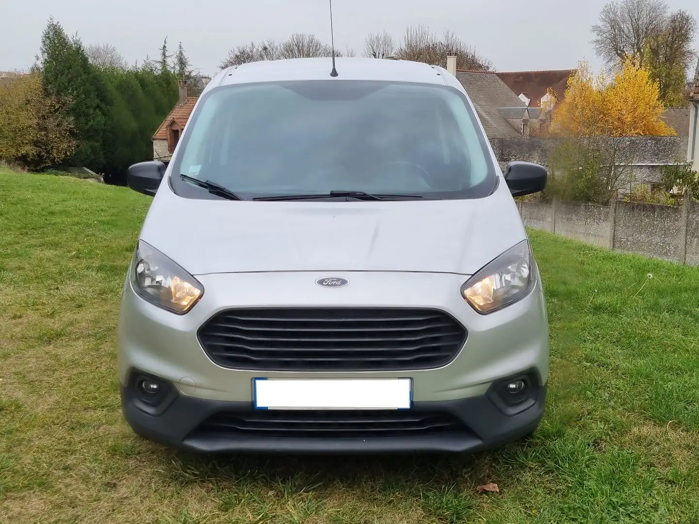 Ford Transit Courier 1.5 TDCI 100 STOP\u0026START TREND BUSINESS Gris - 2