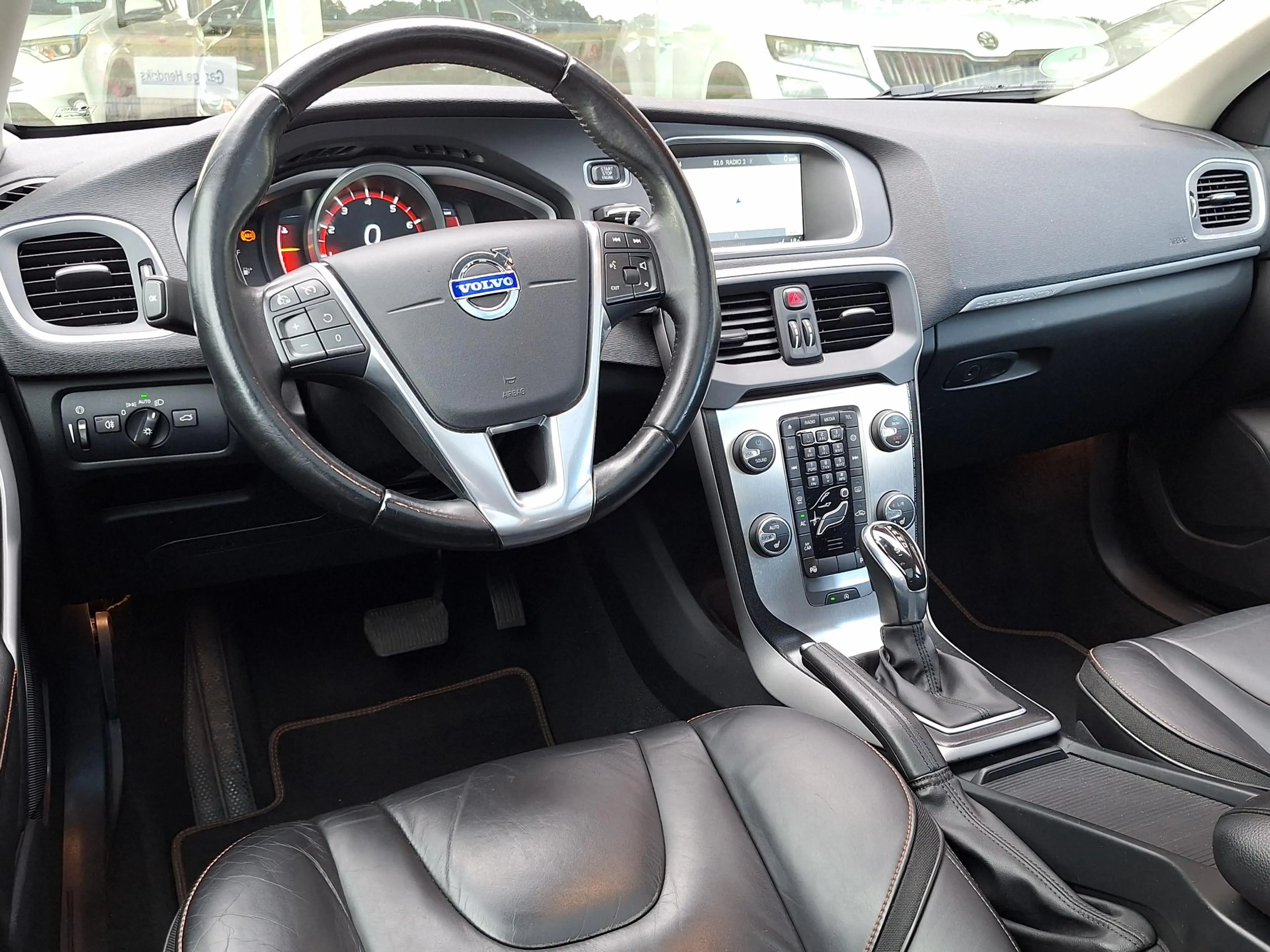 Volvo V40 Cross Country 1.6 T4 Ocean Race Automaat | Panorama | Leder | Bi — photo 19