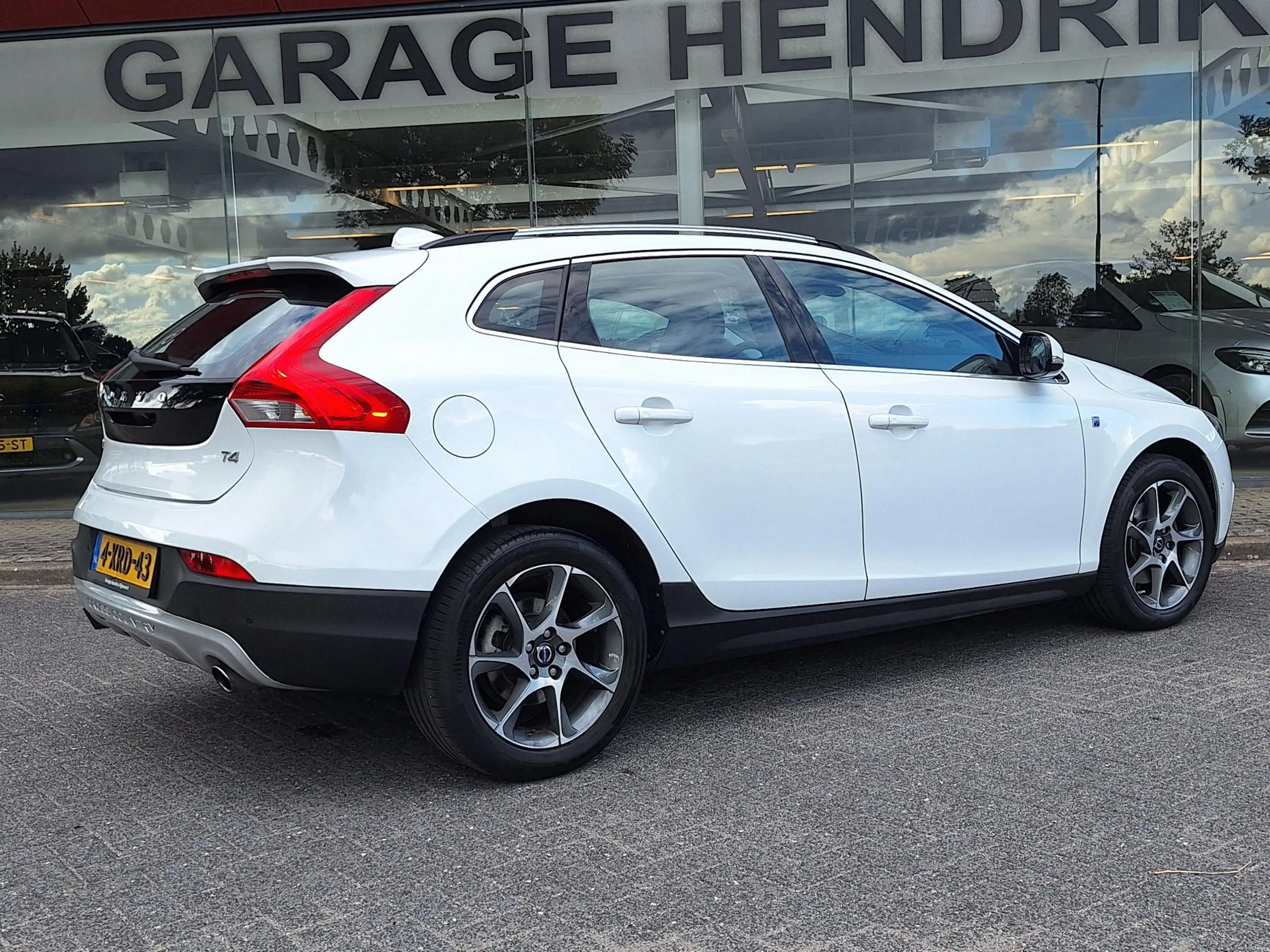 Volvo V40 Cross Country 1.6 T4 Ocean Race Automaat | Panorama | Leder | Bi — photo 6