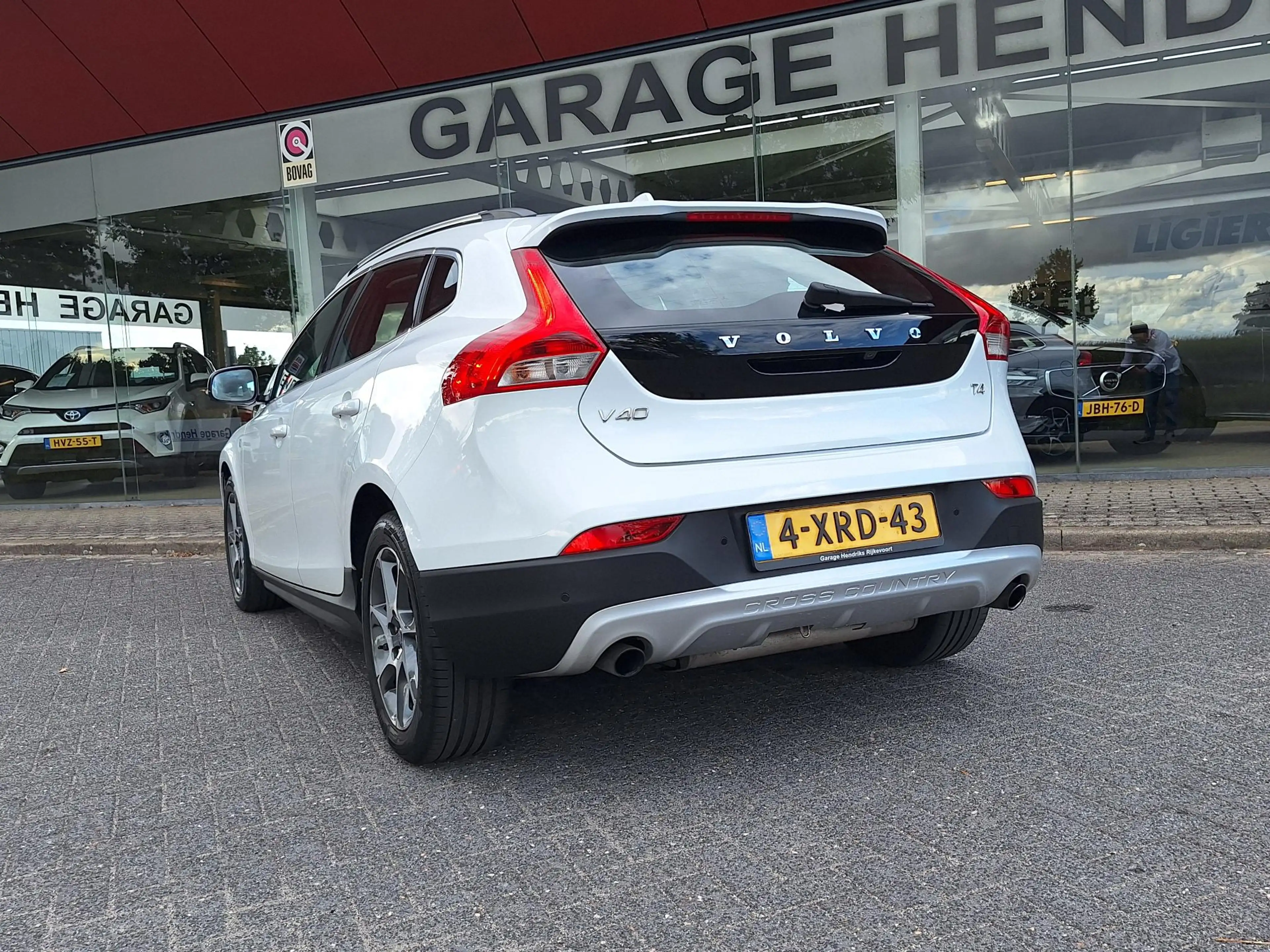 Volvo V40 Cross Country 1.6 T4 Ocean Race Automaat | Panorama | Leder | Bi — photo 9