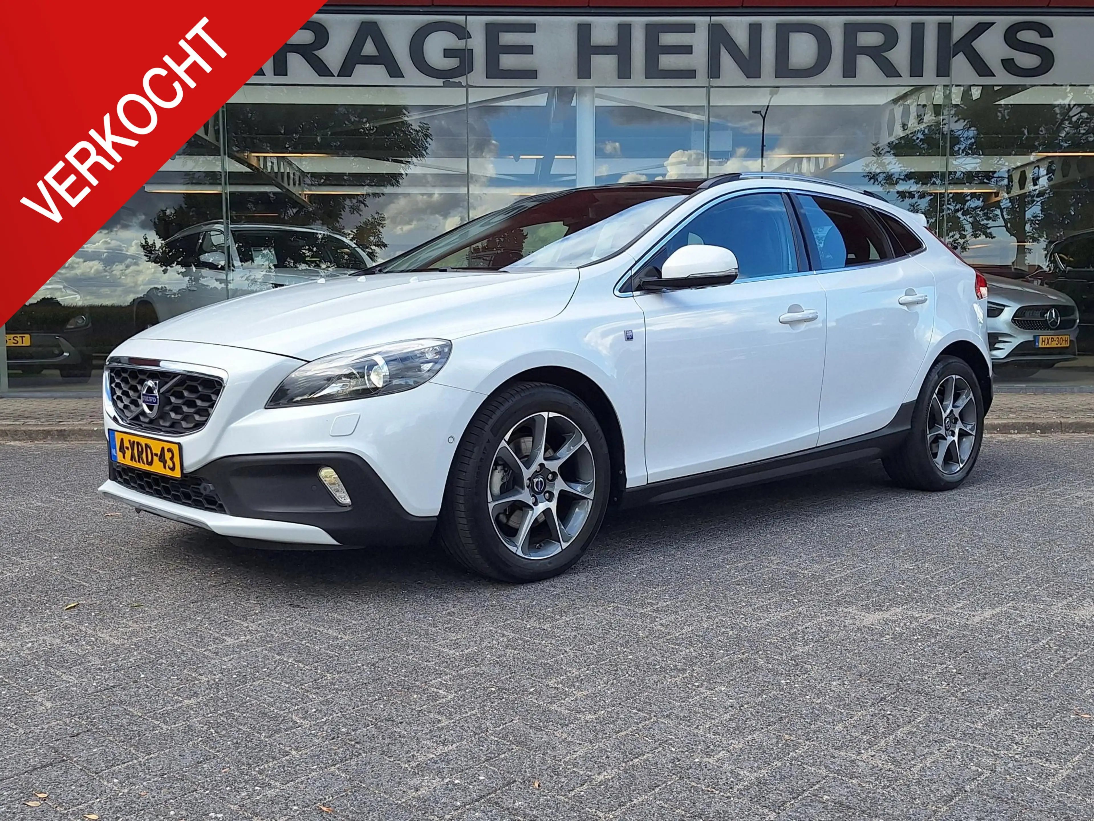 Volvo V40 Cross Country 1.6 T4 Ocean Race Automaat | Panorama | Leder | Bi