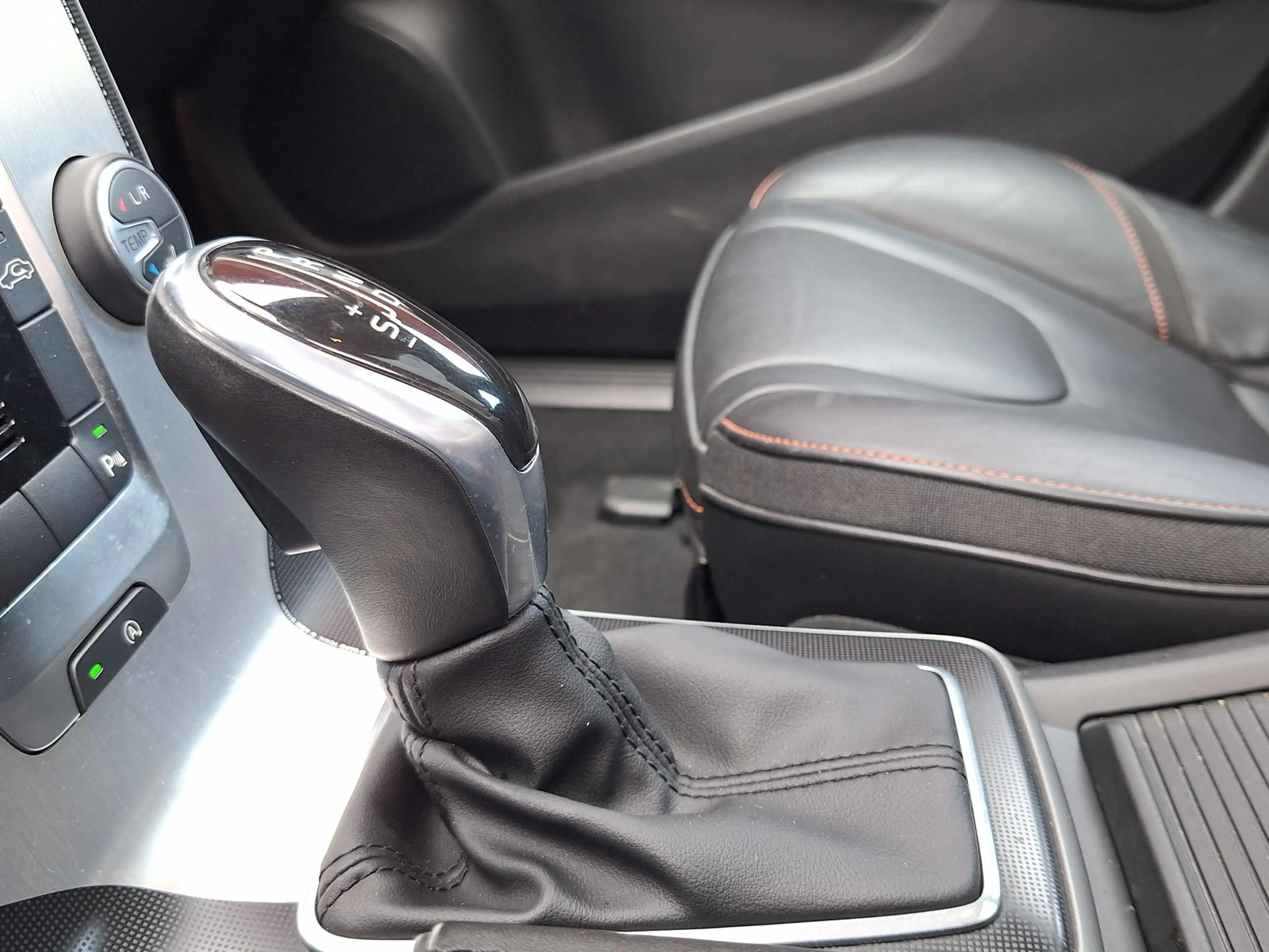 Volvo V40 Cross Country 1.6 T4 Ocean Race Automaat | Panorama | Leder | Bi — photo 35