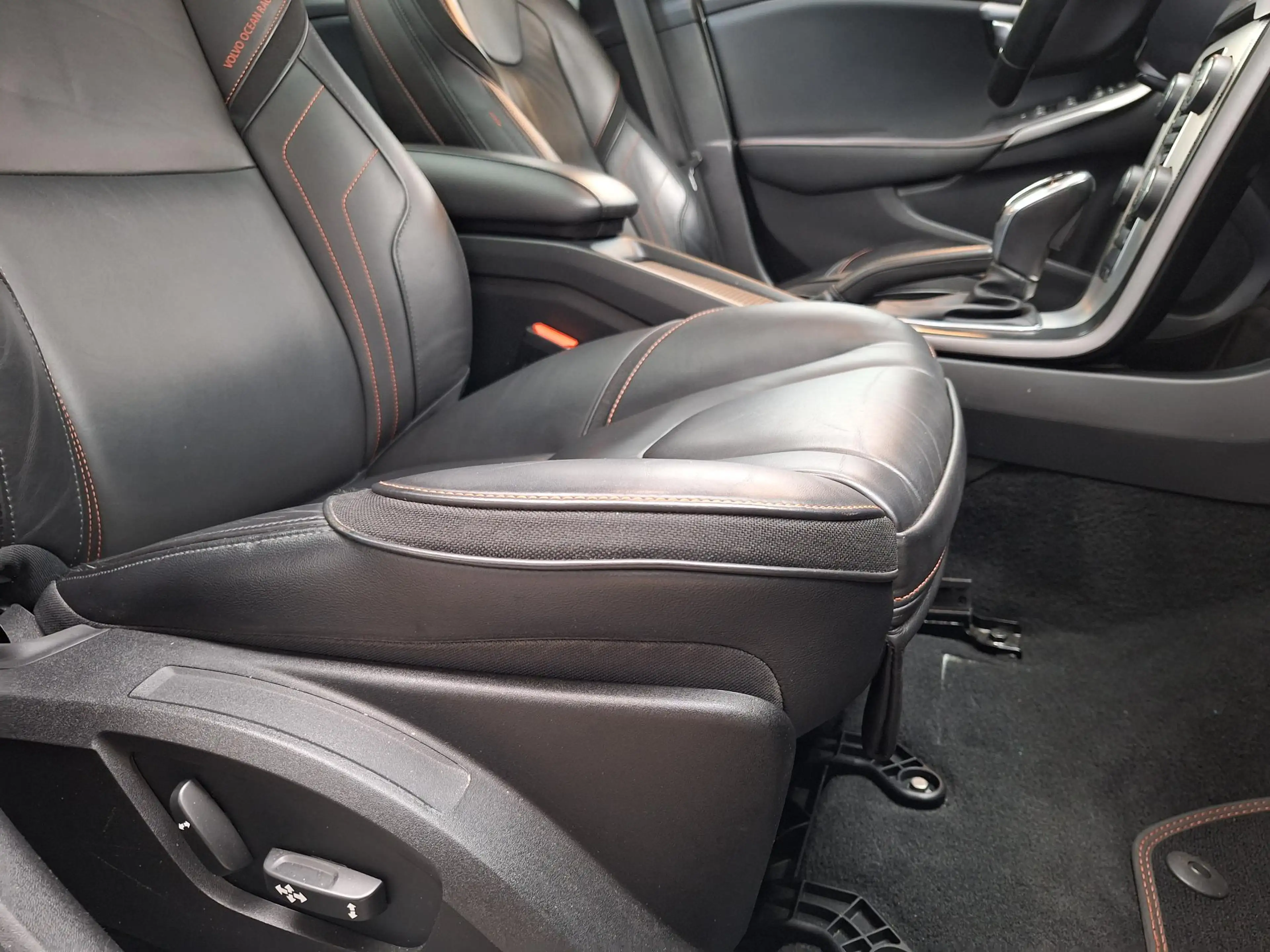 Volvo V40 Cross Country 1.6 T4 Ocean Race Automaat | Panorama | Leder | Bi — photo 31