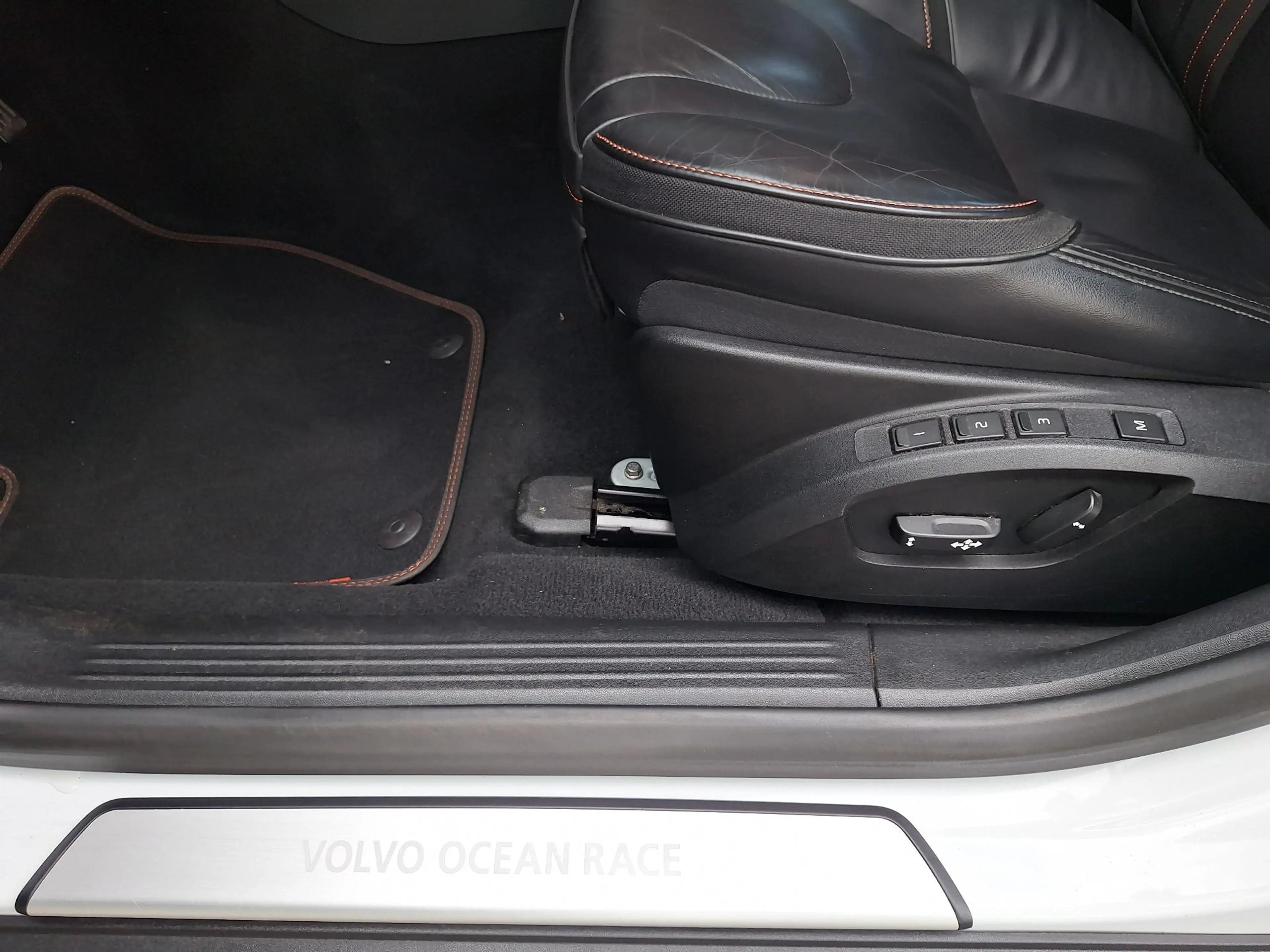 Volvo V40 Cross Country 1.6 T4 Ocean Race Automaat | Panorama | Leder | Bi — photo 38