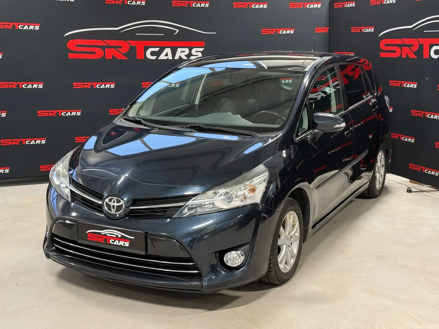 Toyota Verso 1,6 D-4D Active *Kamera*AHK*Panorama*8fach bereift Grau - 1