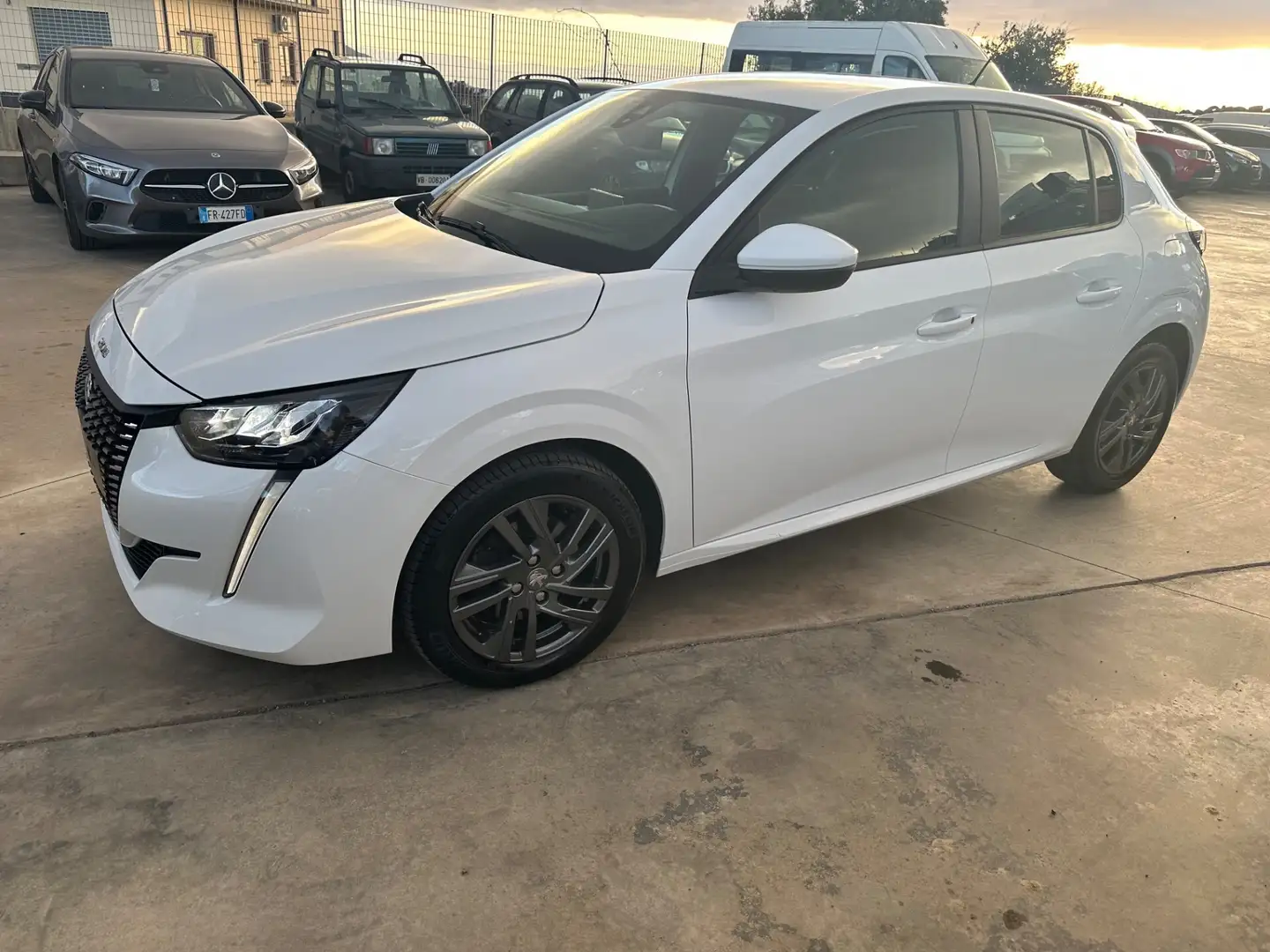 Peugeot 208 BlueHDi 100 Stop&Start 5 porte Active Pack Blanc - 2