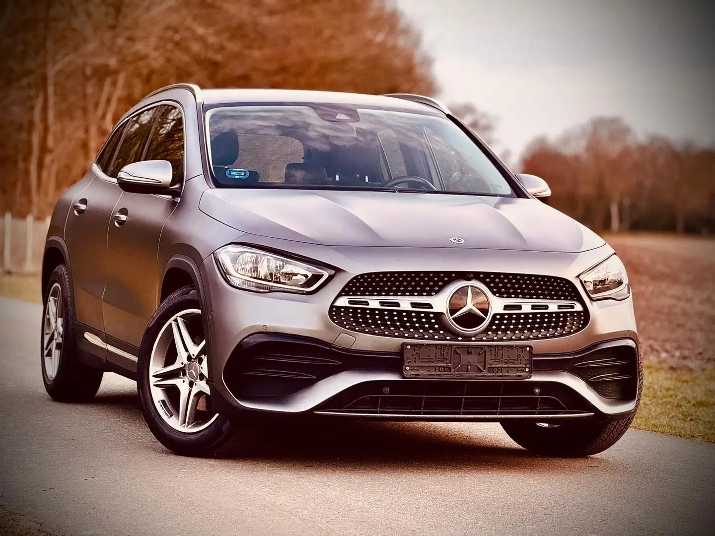 Mercedes-Benz GLA 200 AMG / 2 x AMG+Kamera+20Zoll+Navi Grau - 2