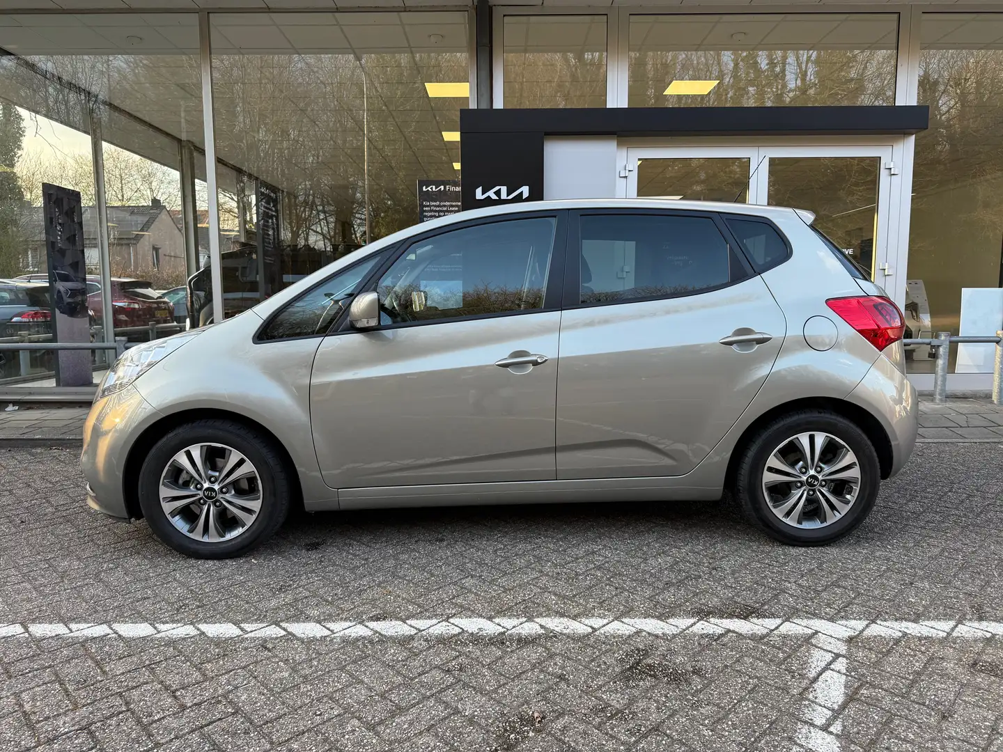 Kia Venga Venga 1.4 CVVT Dyn.Pl.Line Béžová - 2