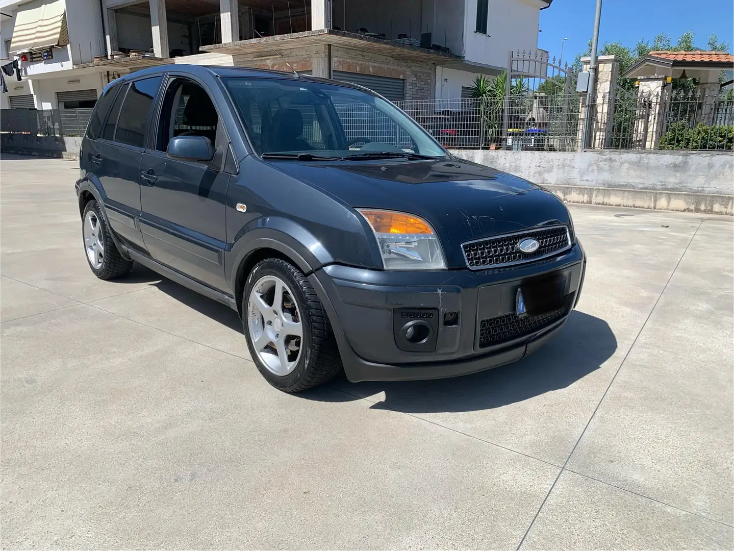Ford Fusion 1.6 tdci Grey sport - 2