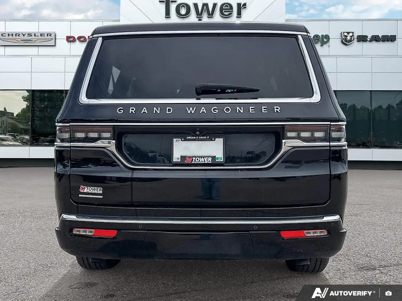 Jeep Grand Wagoneer fotografie Jeep Grand Wagoneer