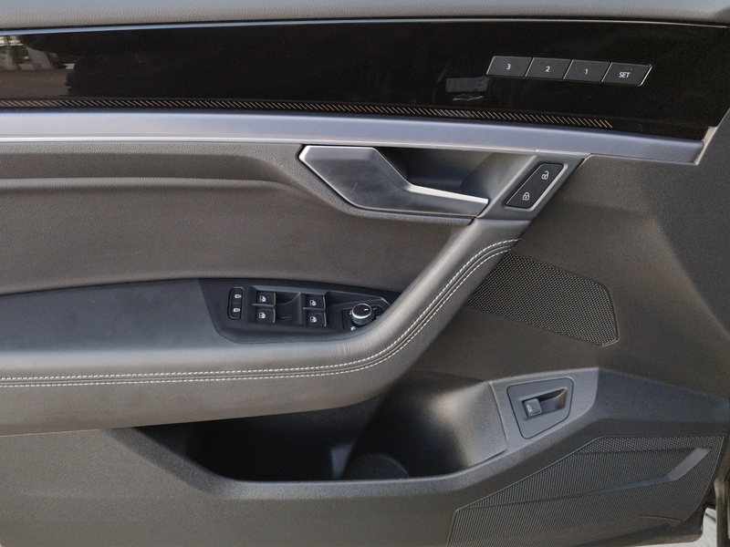 Volkswagen Touareg 3.0TDI 4M R-LINE AHK/STH/MATRIX/KEYLESS — photo 7