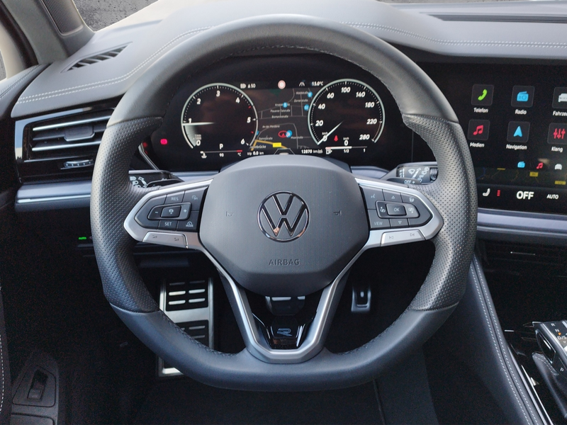 Volkswagen Touareg 3.0TDI 4M R-LINE AHK/STH/MATRIX/KEYLESS — photo 6