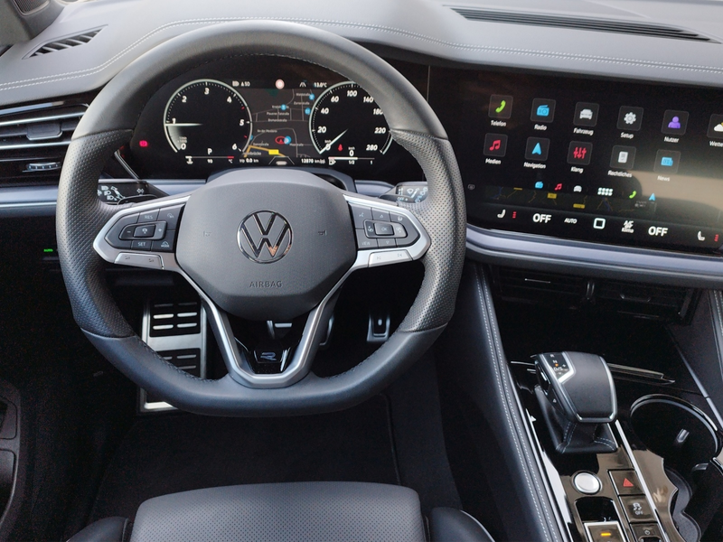 Volkswagen Touareg 3.0TDI 4M R-LINE AHK/STH/MATRIX/KEYLESS — photo 8