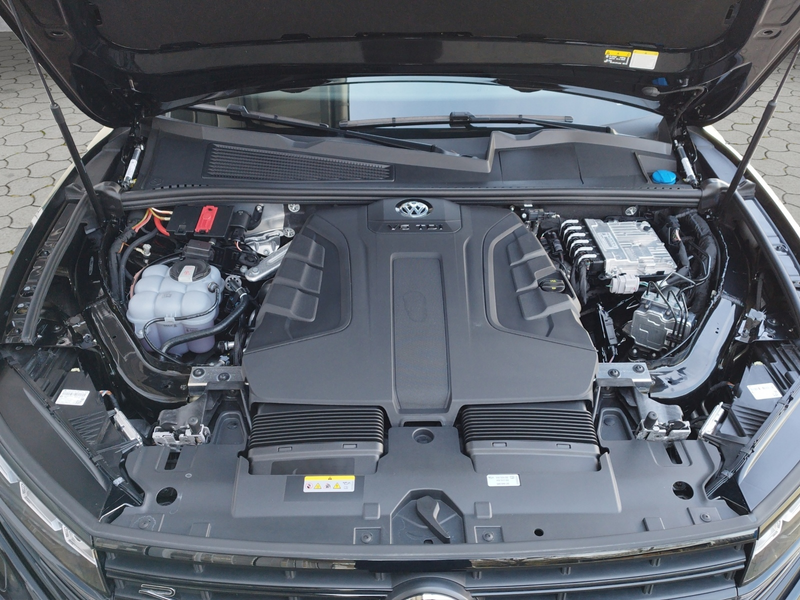 Volkswagen Touareg 3.0TDI 4M R-LINE AHK/STH/MATRIX/KEYLESS — photo 12