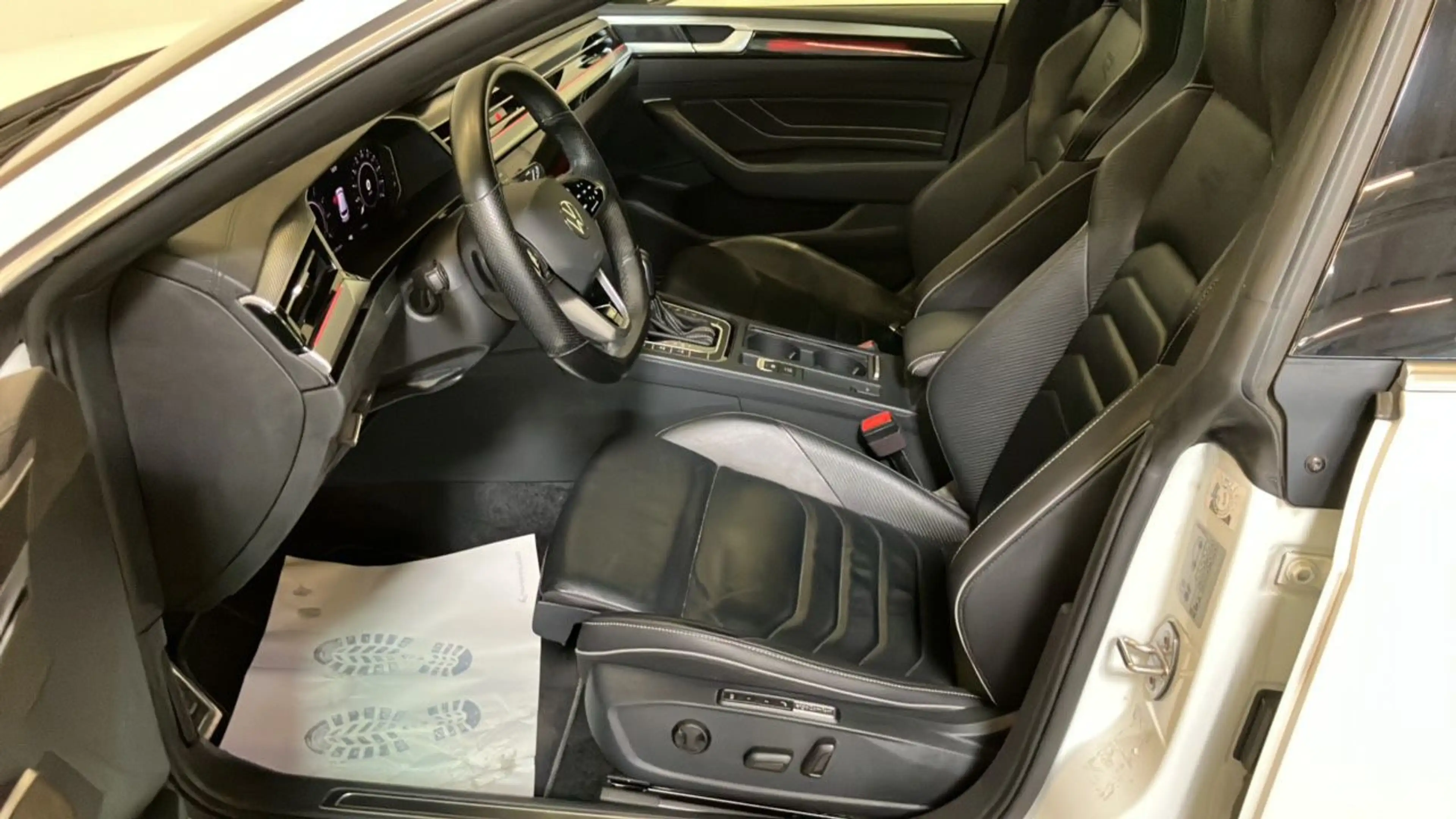 Volkswagen Arteon 1.4 TSI eHybrid R-Line MATRIX*LEDER*SKY*AHK*HEAD- — photo 11