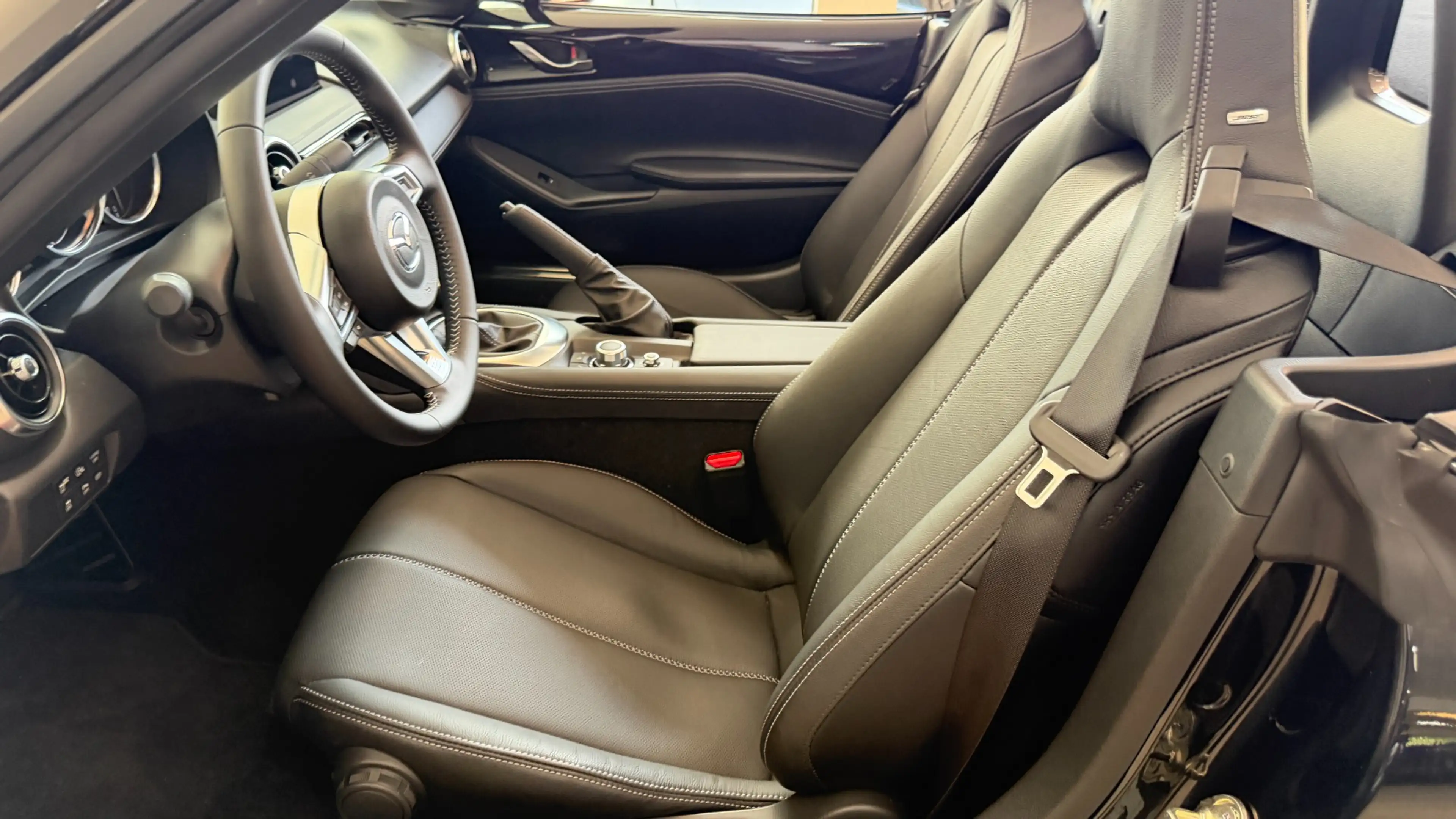 Mazda MX-5 Exclusive-Line — photo 11