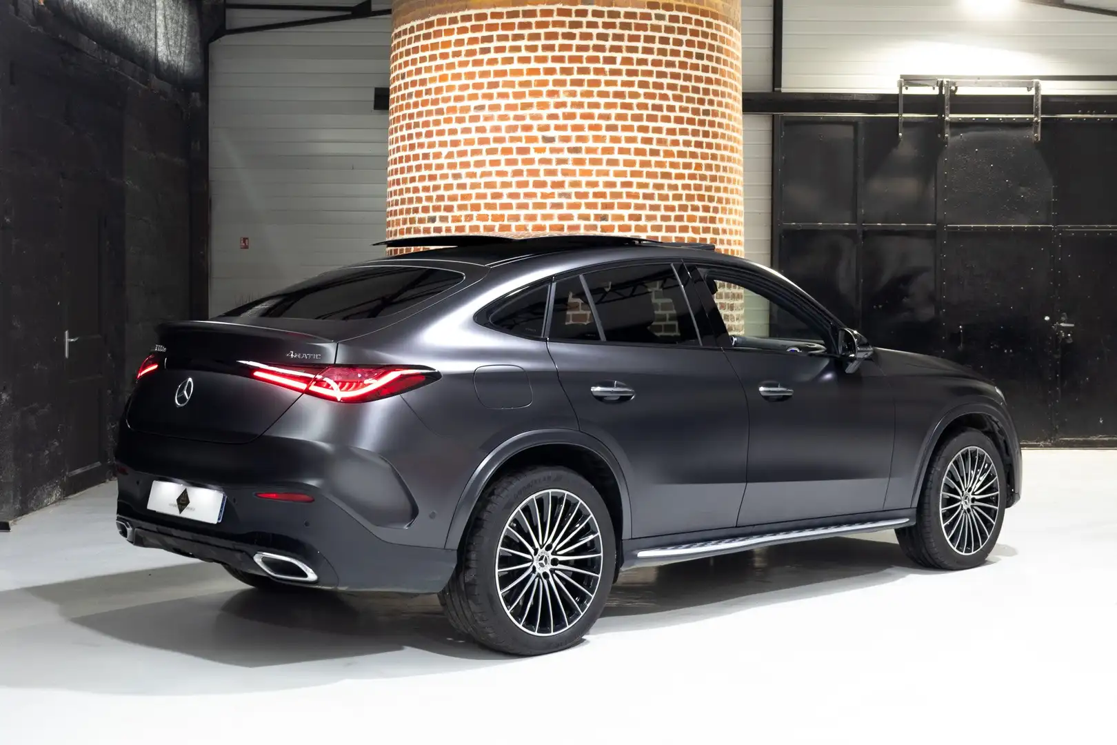 Mercedes-Benz GLC 300 Schwarz - 2