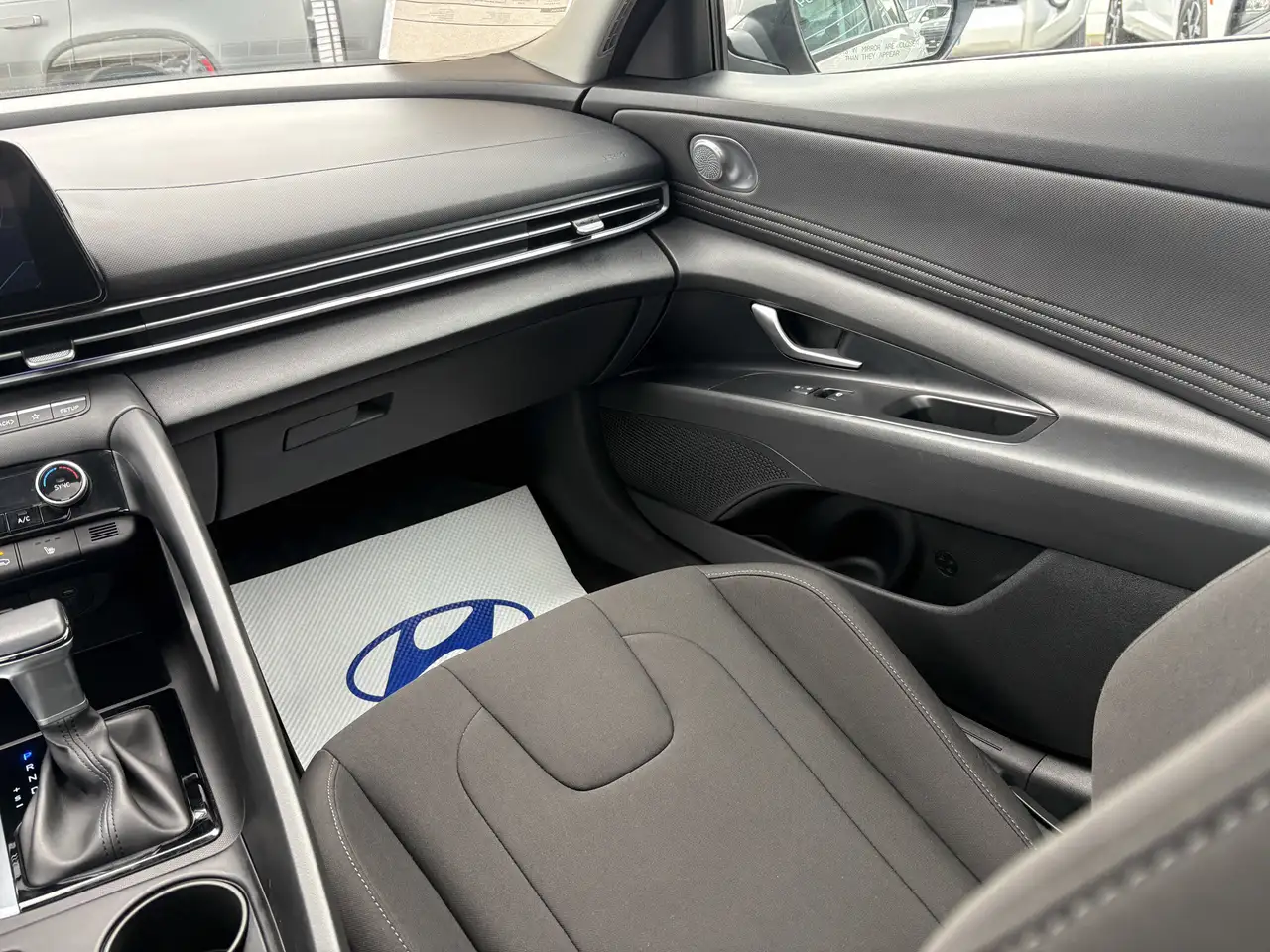 Hyundai ELANTRA снимка Hyundai ELANTRA